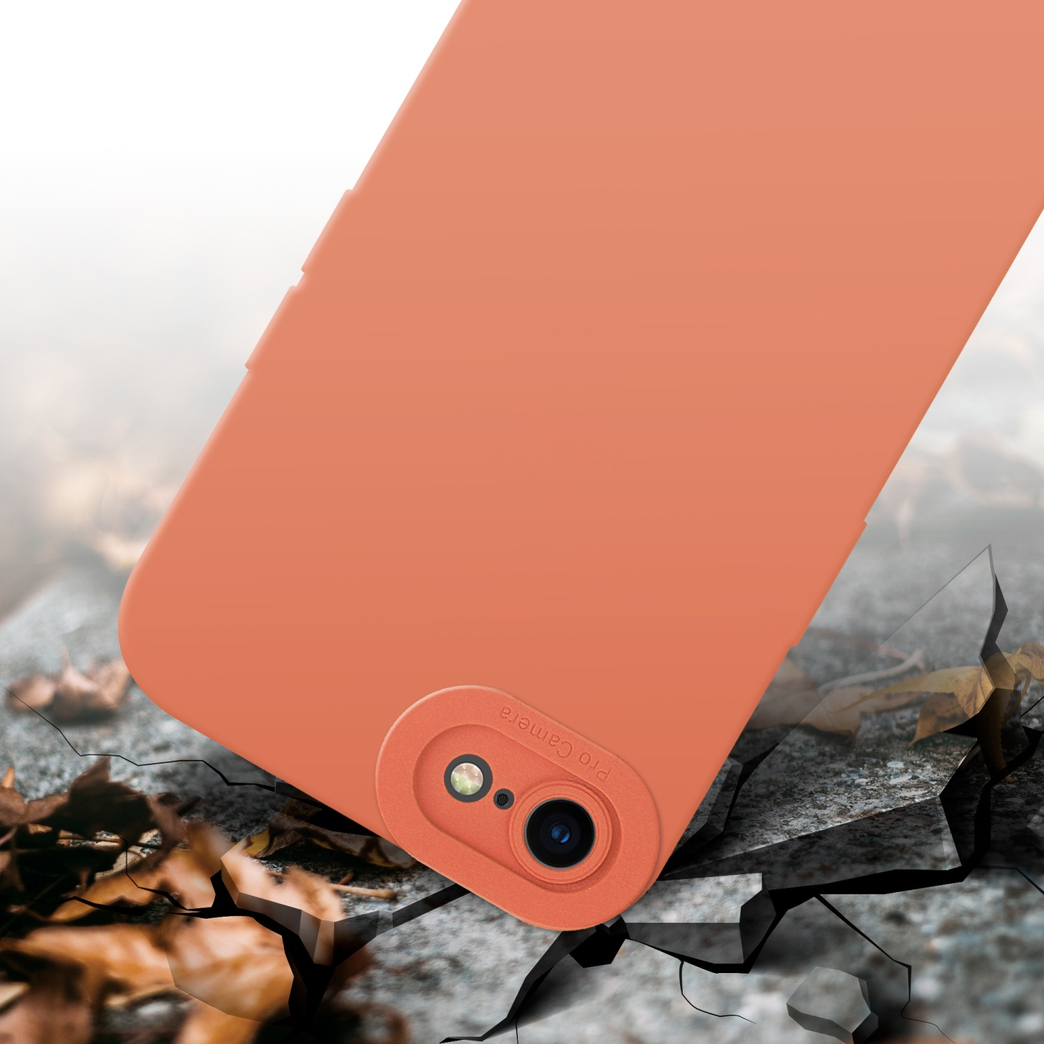 Una custodia arancione per telefono con effetto suolo crepato. La custodia è angolata.