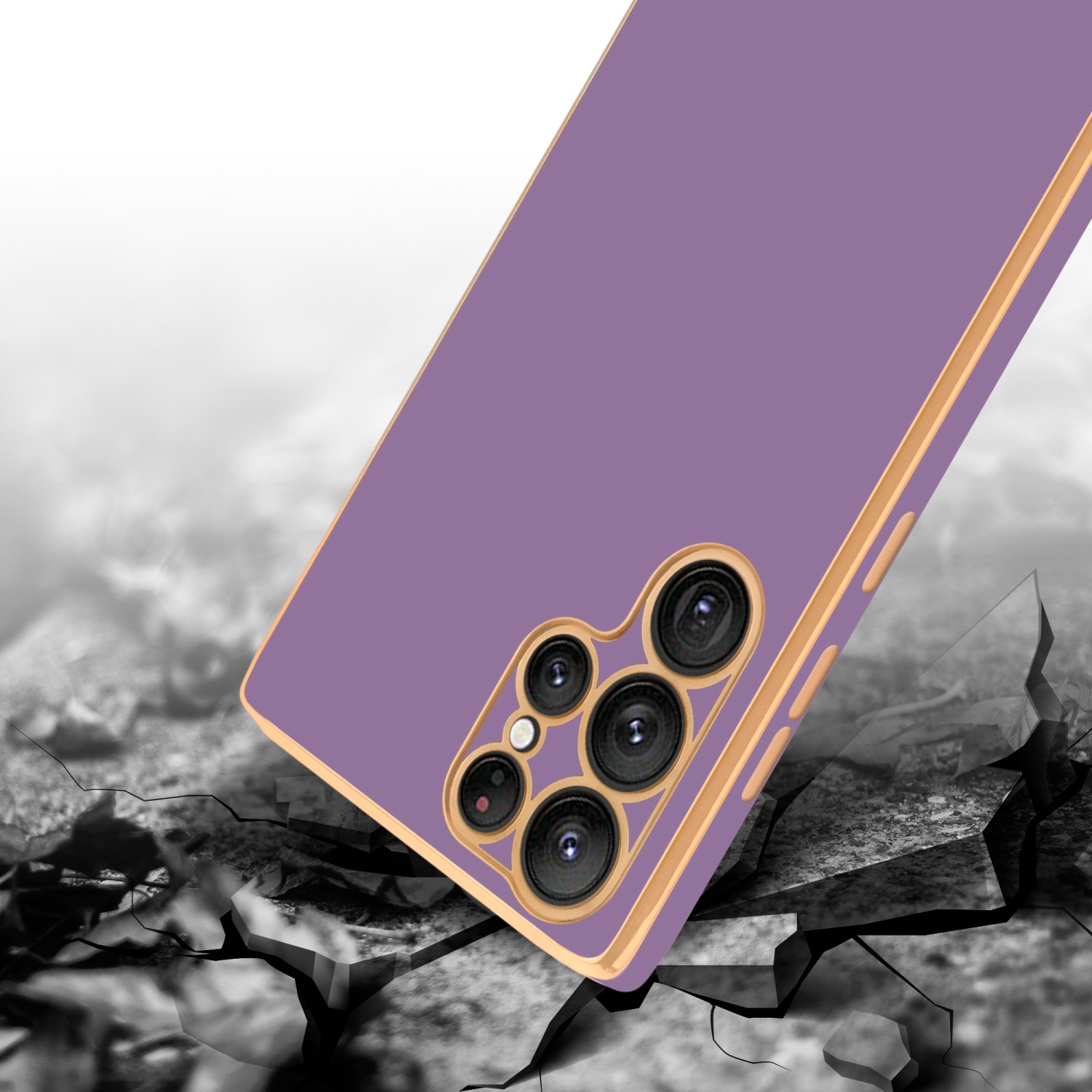 Violette Handyhülle auf zerbrochener Oberfläche mit goldenen Kameradetails.