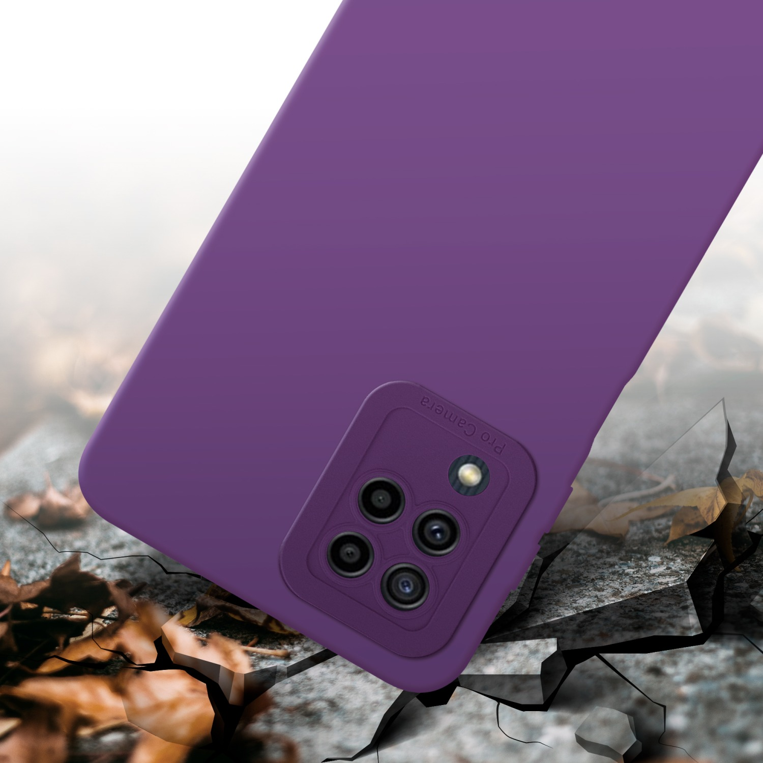 Una custodia per telefono viola con quattro fotocamere su una superficie incrinata. La custodia è al centro.