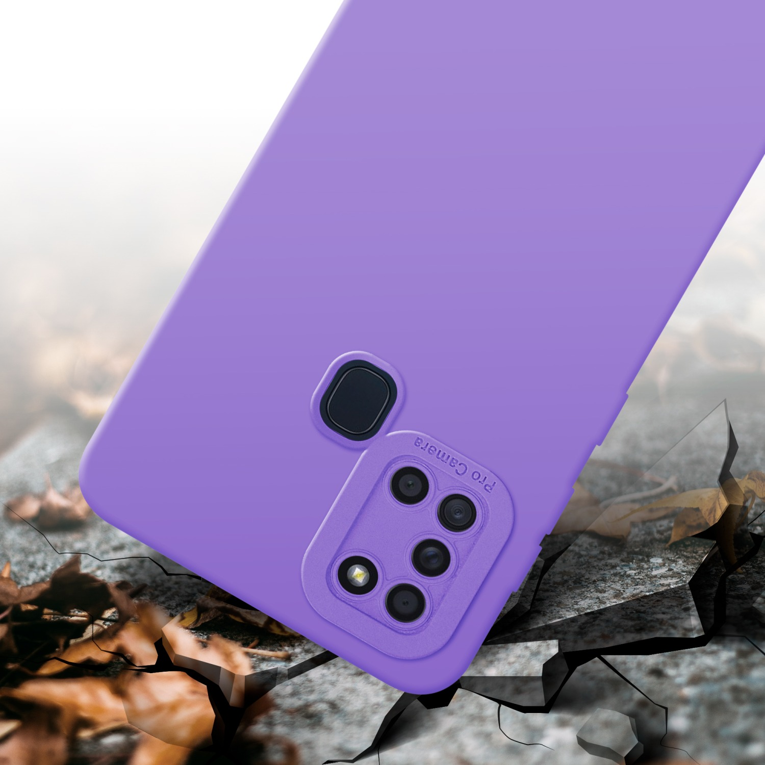 Custodia viola per telefono con intaglio fotocamera, posta su suolo crepato.