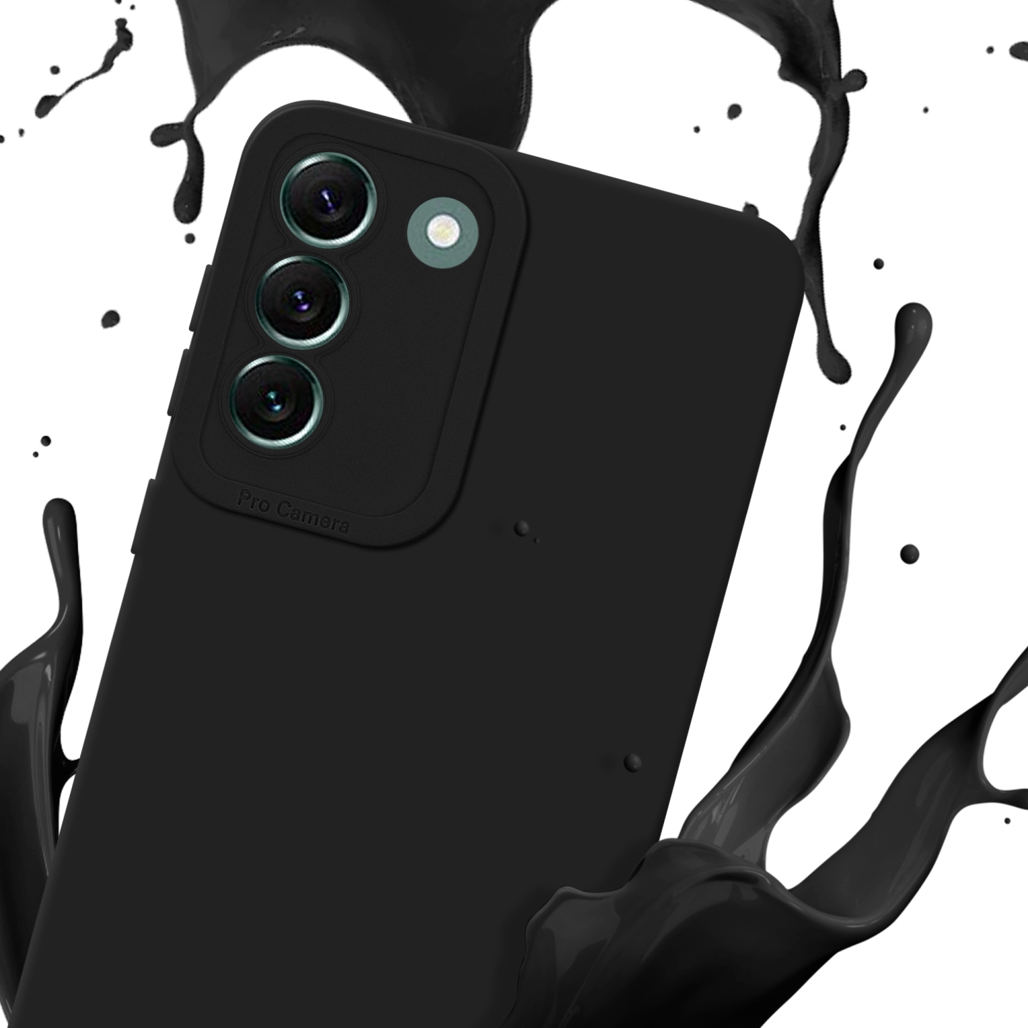Una custodia nera per telefono con tre fotocamere. Schizzi di vernice nera sullo sfondo.