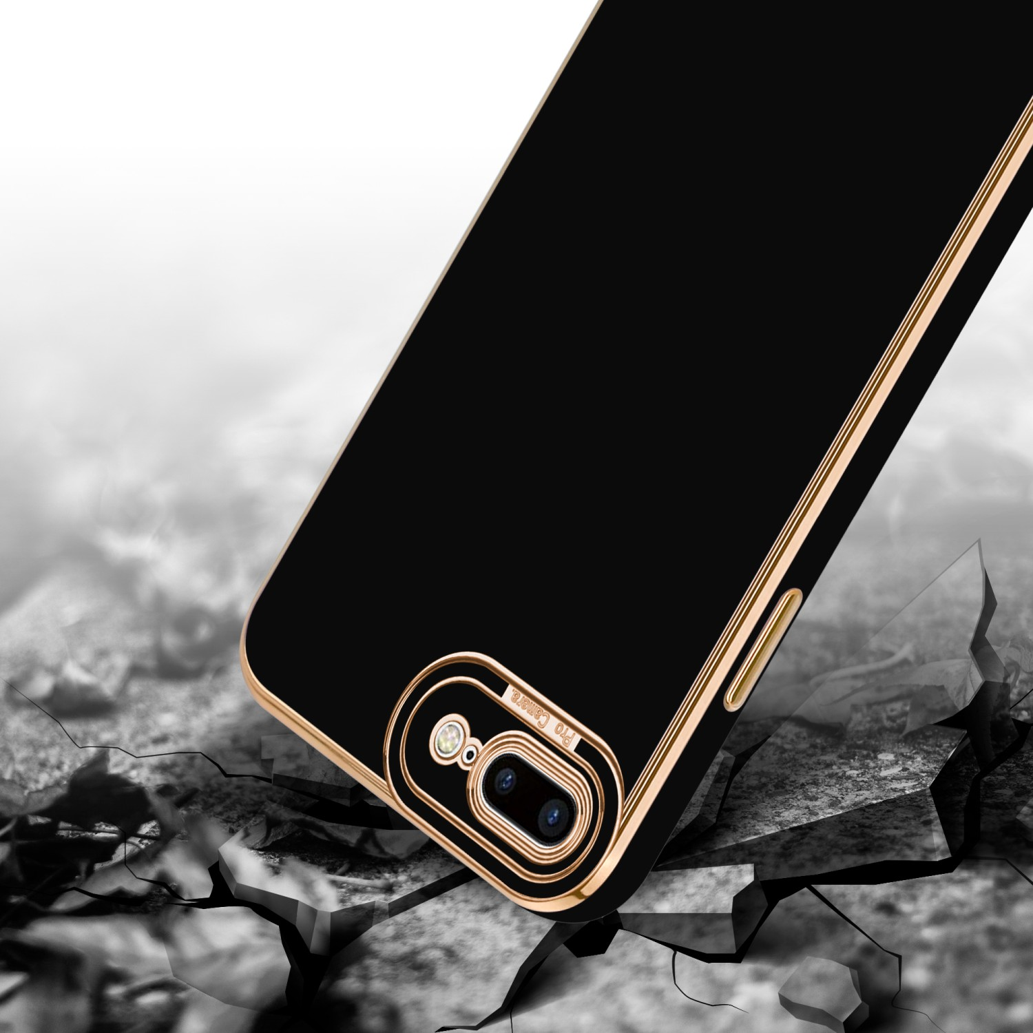 Schwarze Handyhülle auf rissigem Boden, goldener Besatz. Kameradetails.