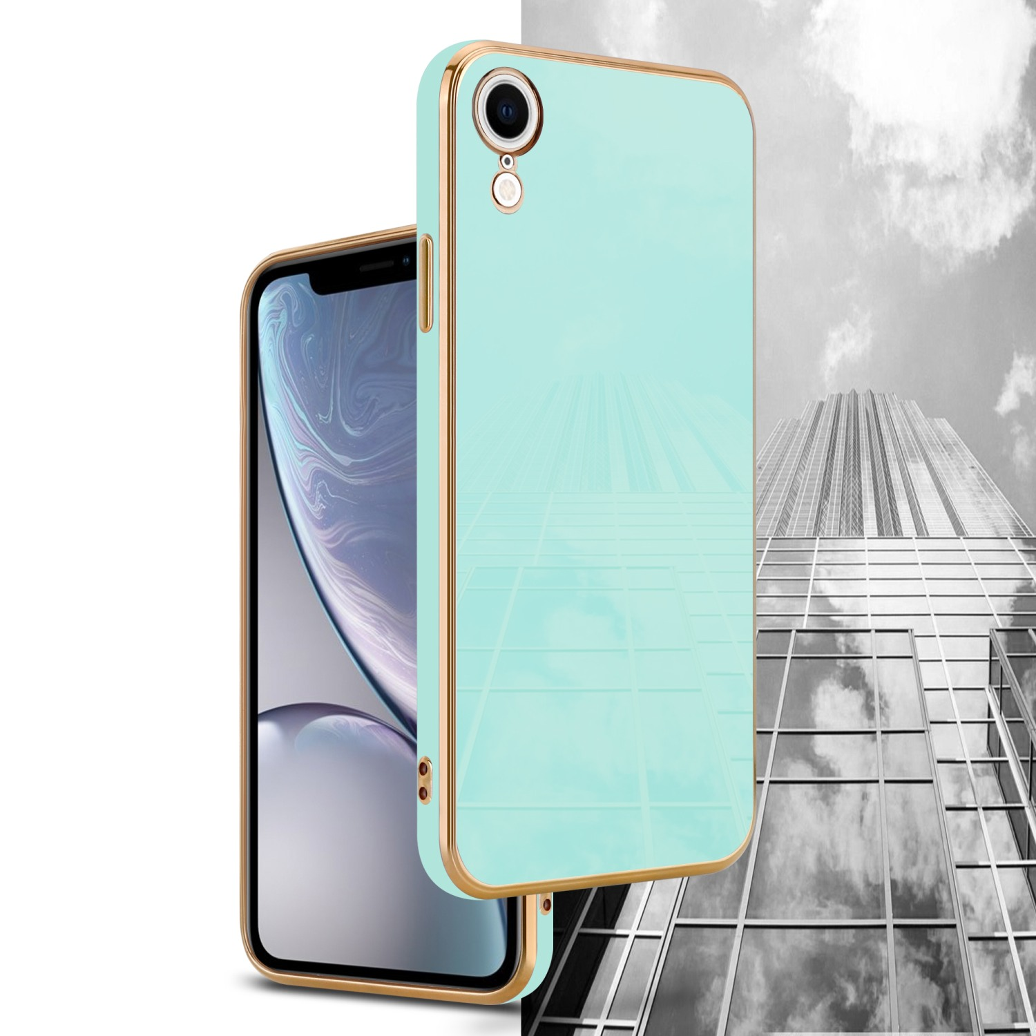 Ein hellblau-goldenes Handycase steht neben einem Handy vor dem Hintergrund eines Wolkenkratzers.