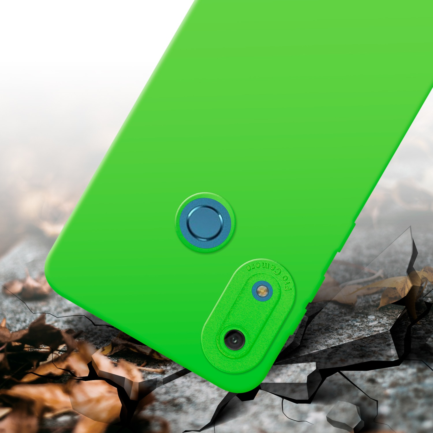 Custodia per telefono verde con sfondo crepato. La custodia ha un rilievo per la fotocamera.