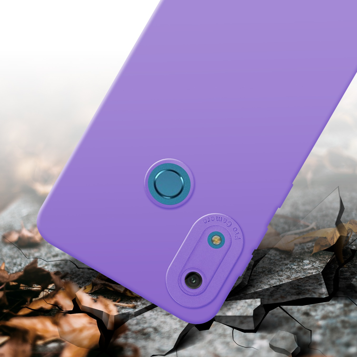 Custodia per telefono viola su terreno crepato.
