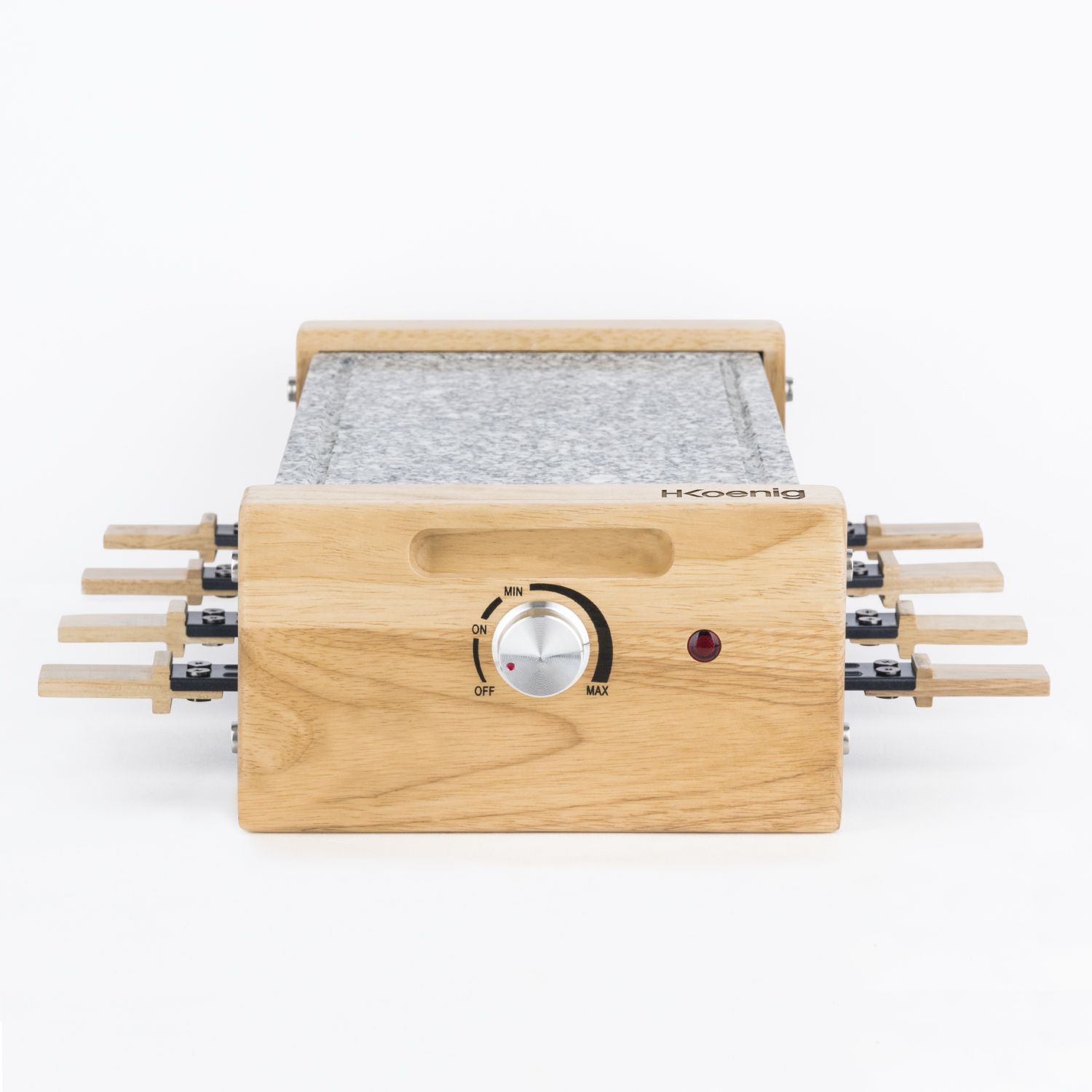 Grill do raclette z drewnianymi bokami, kamienną powierzchnią i centralnym pokrętłem. Białe tło.