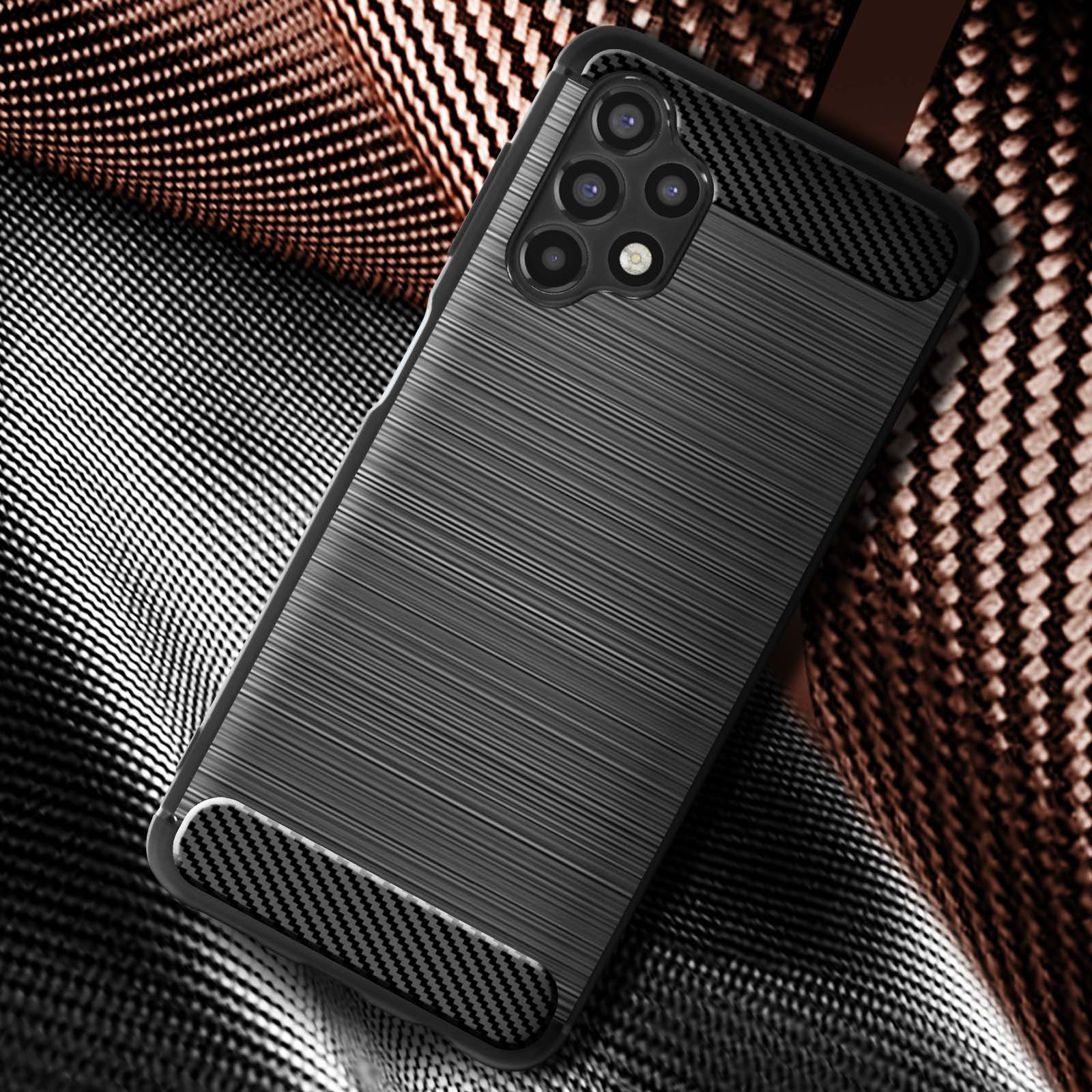 Schwarze Handyhülle mit Karbonfaser-Design. Kamera des Telefons oben sichtbar.