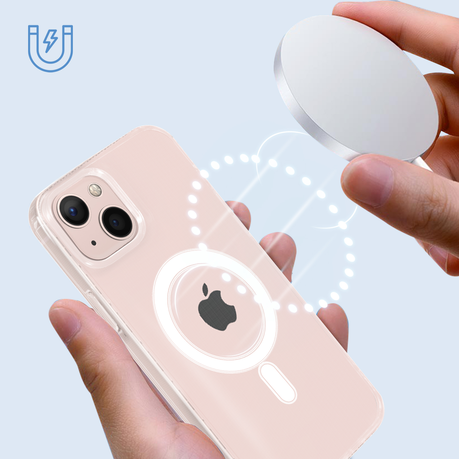 Una mano tiene un caricatore circolare bianco vicino a un telefono in una custodia trasparente.