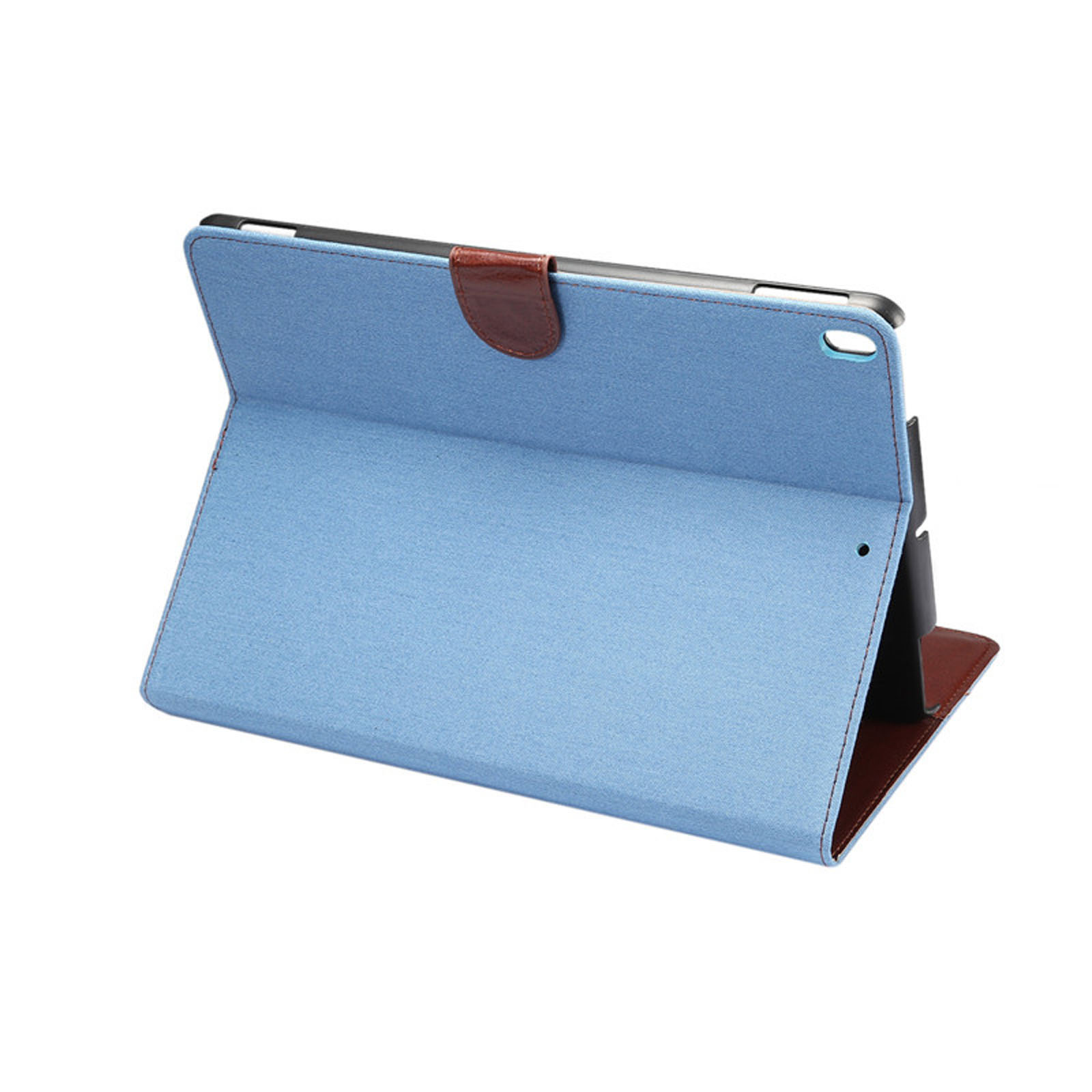 Tablet in einem blau-braunen Case, offen. Gehäuse ist abgewinkelt.