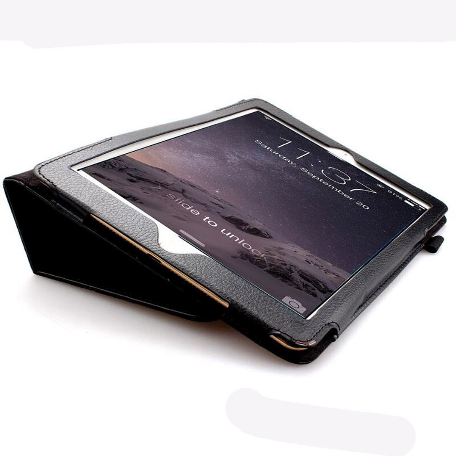 Tablet in einer schwarzen Lederhülle, nach oben abgewinkelt. Der Bildschirm zeigt die Uhrzeit: 11:37, Samstag, 20. September.