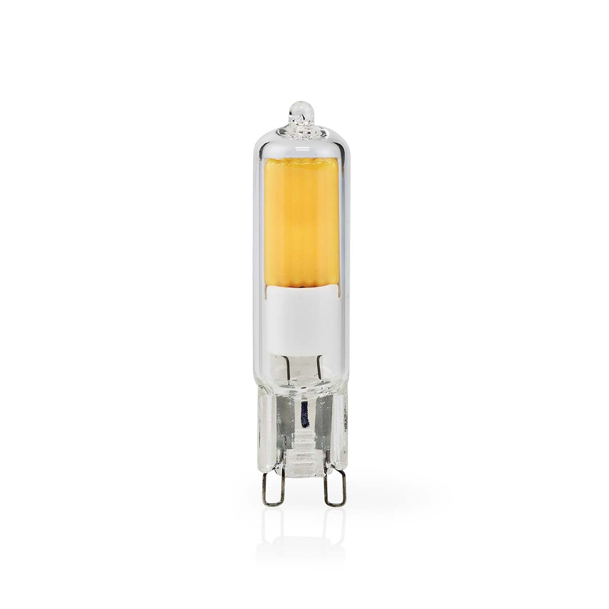 Una lampadina di vetro trasparente con un elemento interno giallo, base bianca e perni metallici, su sfondo bianco.