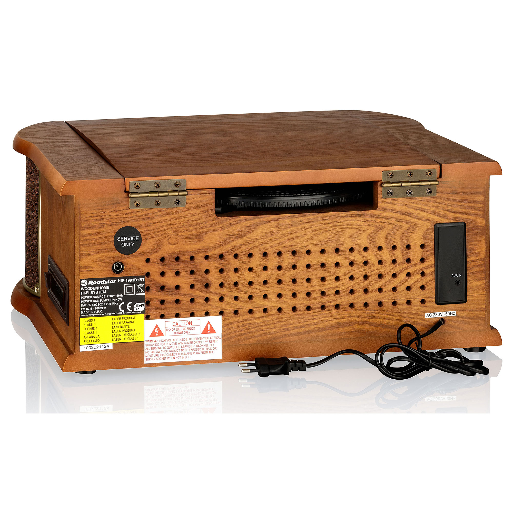 Radio de estilo retro de madera sobre una superficie blanca. Cable negro y enchufe detrás.