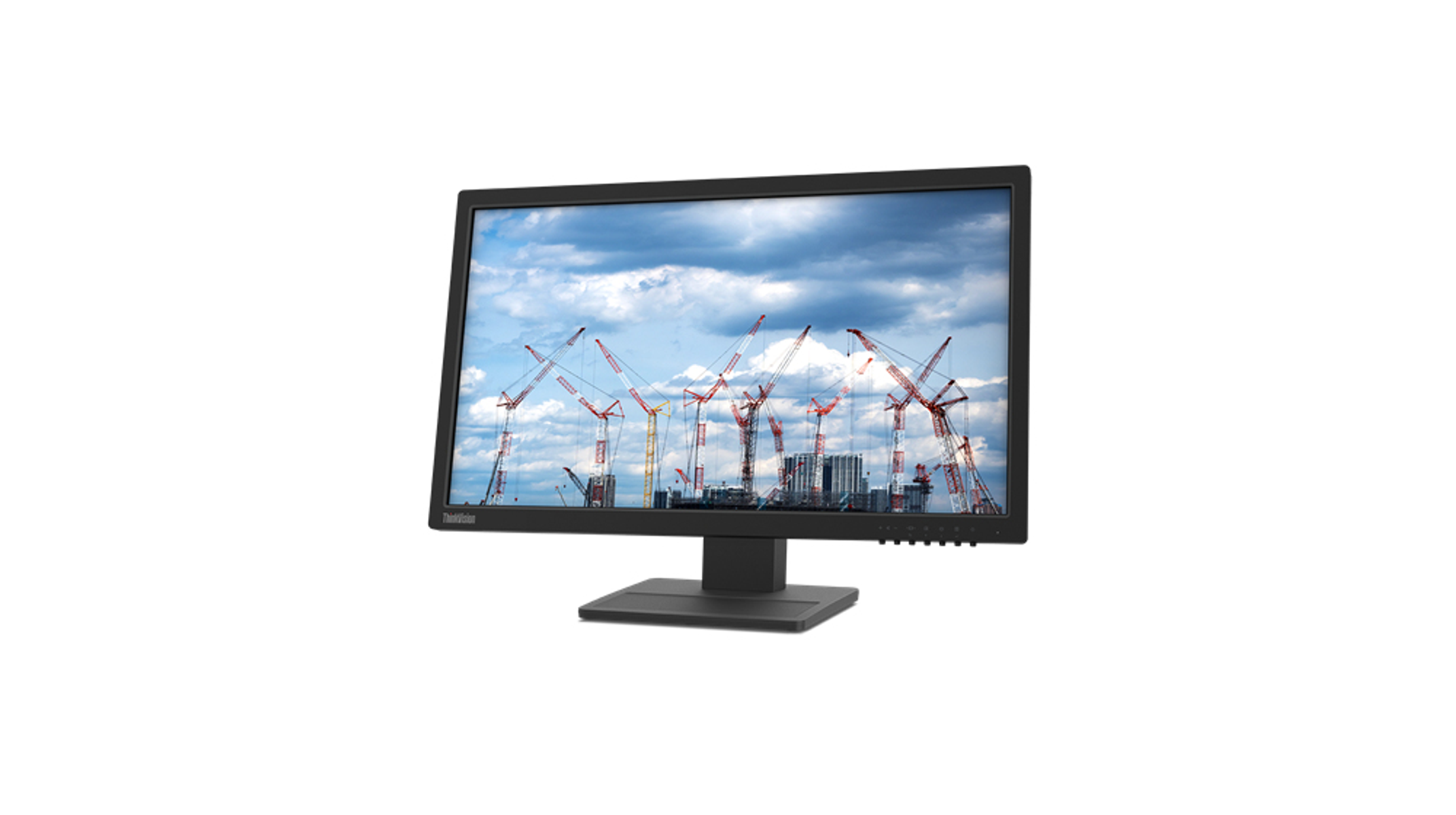 Ein schwarzer Computermonitor zeigt ein Bild von Kränen an einem bewölkten Tag.