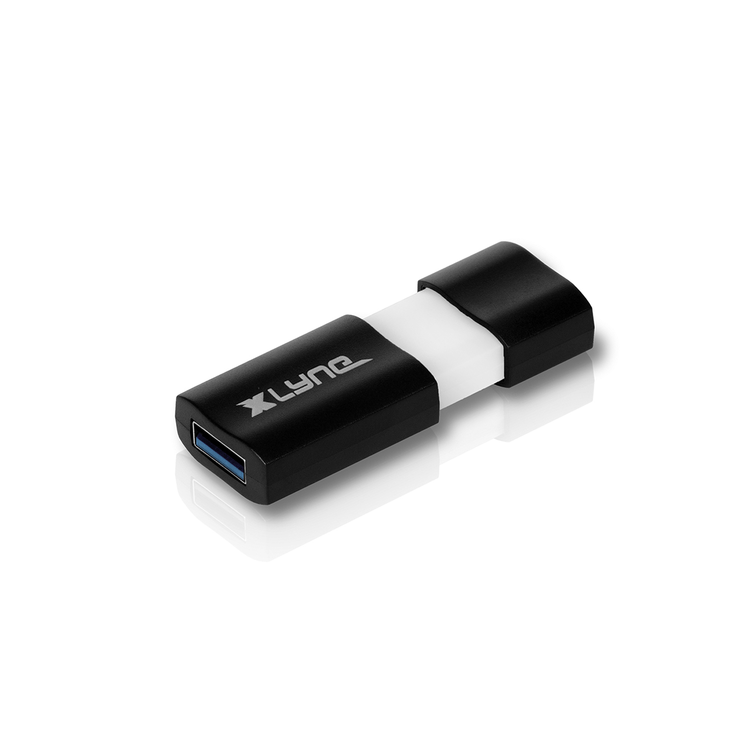 Ein schwarz-weißer USB-Stick mit dem Markennamen XLYNE auf einer reflektierenden Oberfläche.