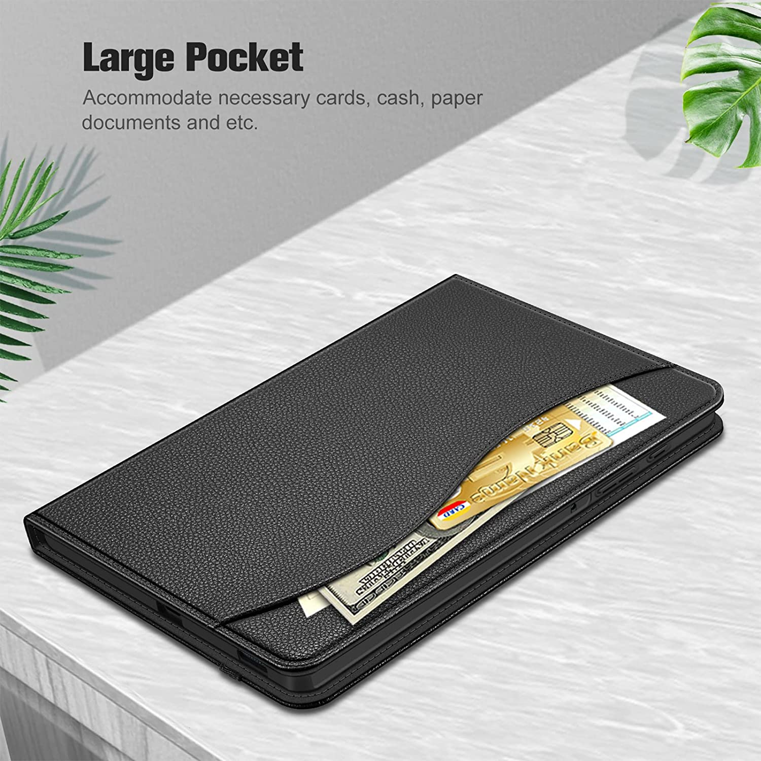 Schwarze Tablet-Hülle aus Leder mit Bargeld und einer Kreditkarte in der Tasche.