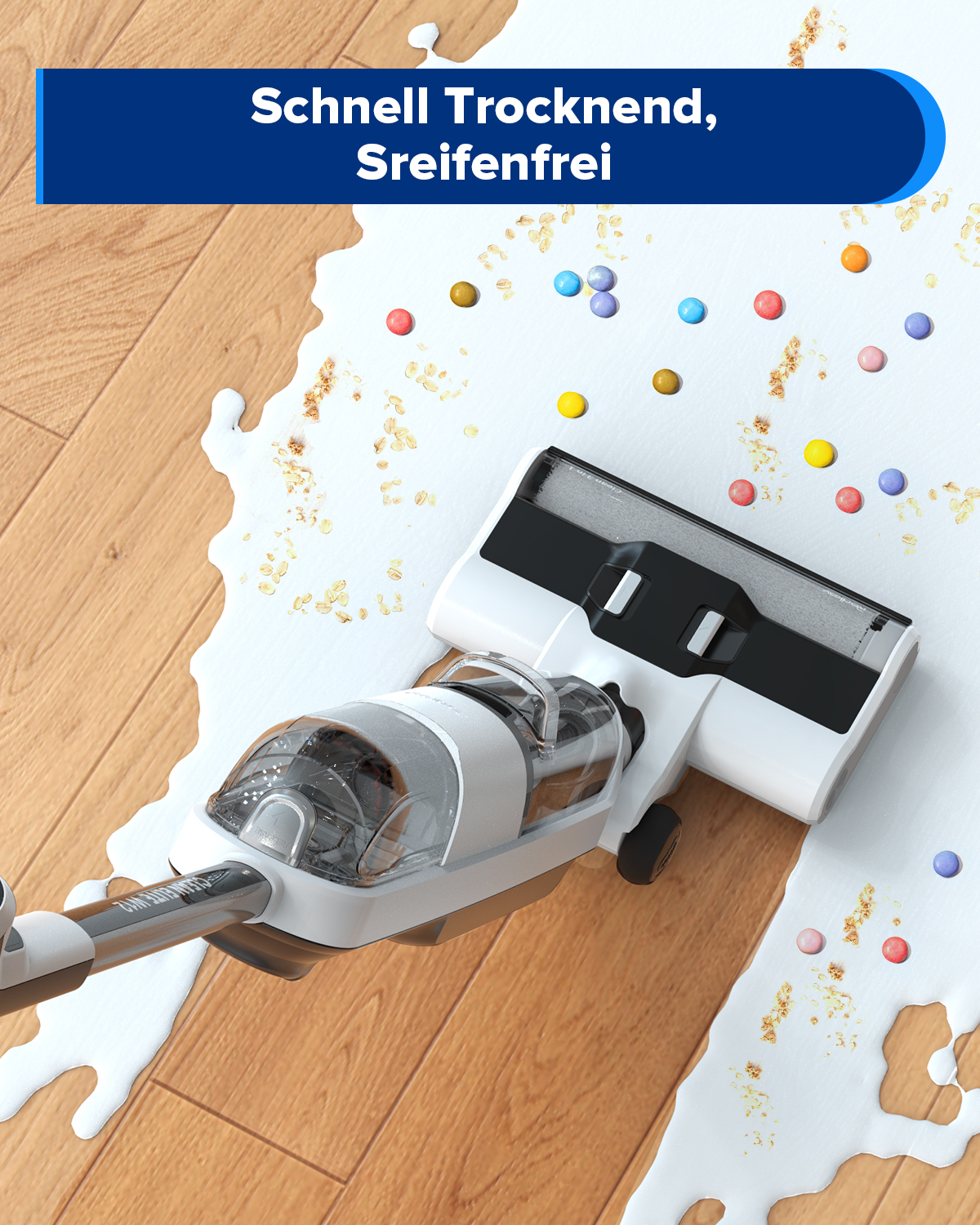 Staubsauger auf einem Holzboden, der eine verschüttete weiße Flüssigkeit und bunte Süßigkeiten reinigt.