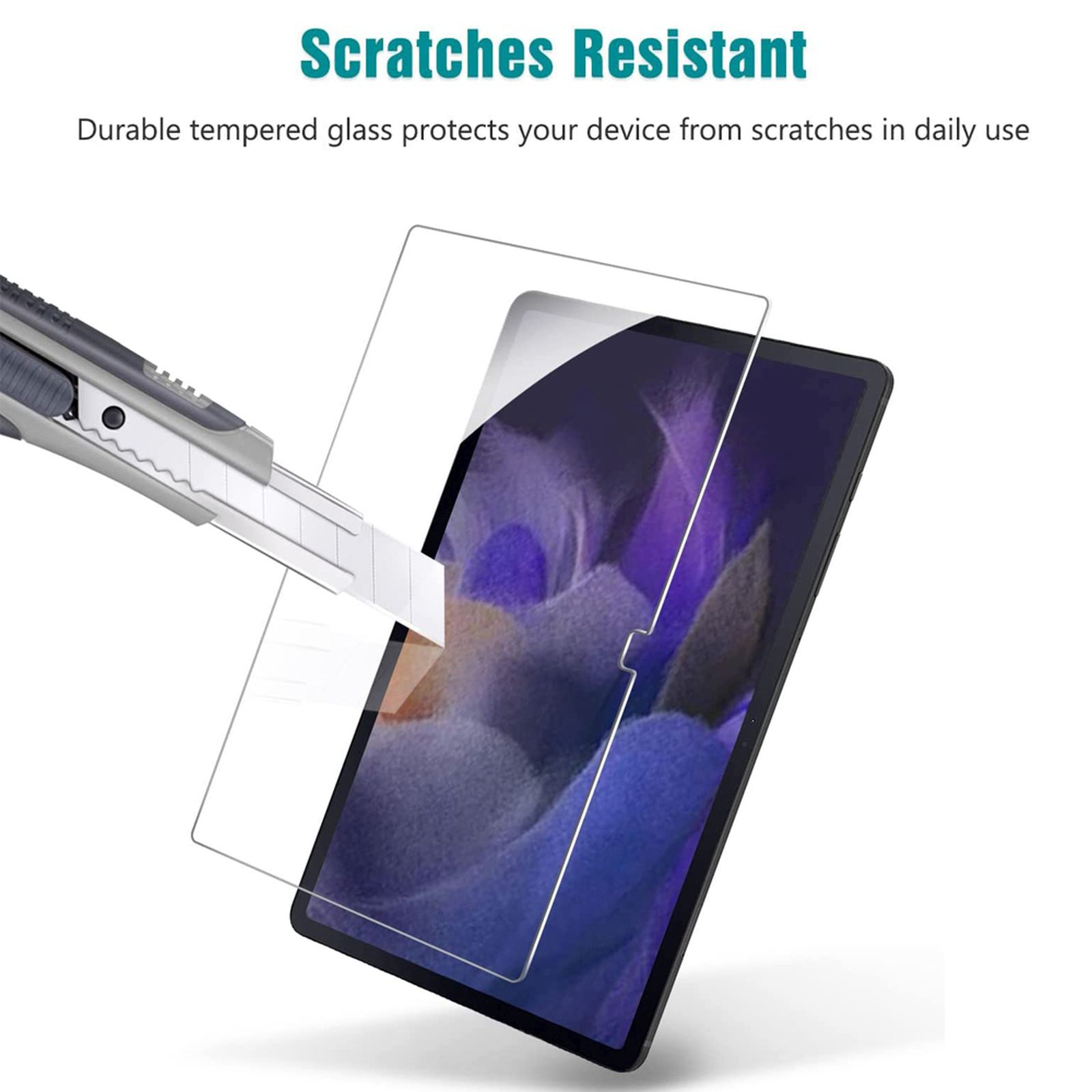 Ein Tablet, das durch eine Displayschutzfolie geschützt wird. Ein Teppichmesser schneidet die Folie.