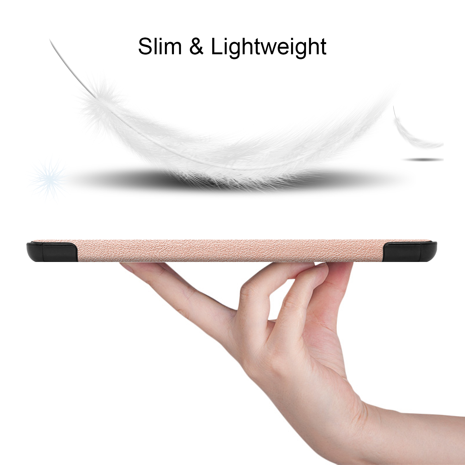 Hand hält Tablet, mit Feder darüber. Tablet pink, Hintergrund weiß.