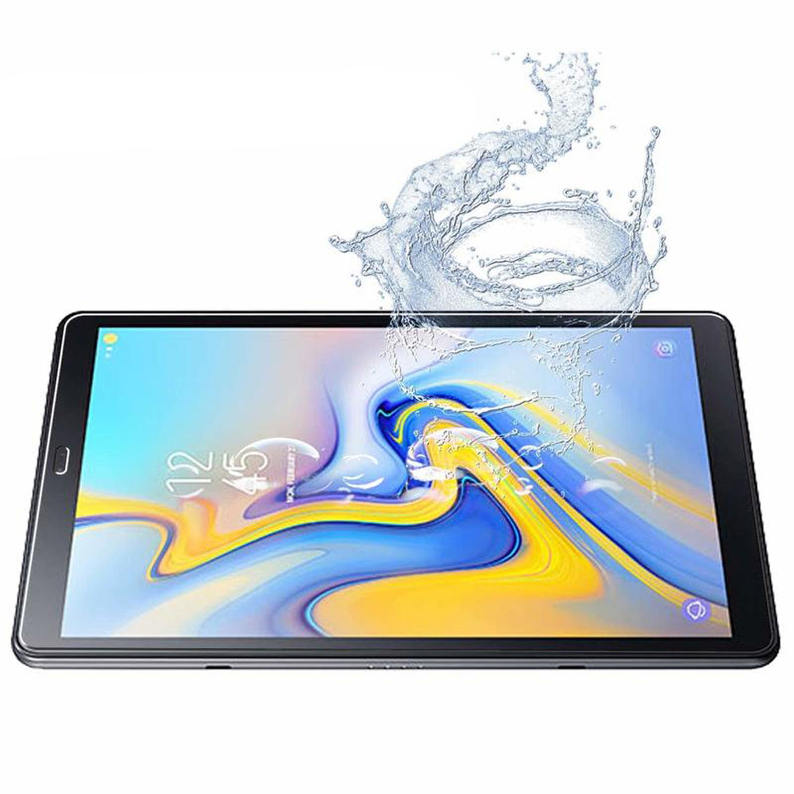 Un tablet con spruzzi d'acqua sopra, su sfondo bianco.