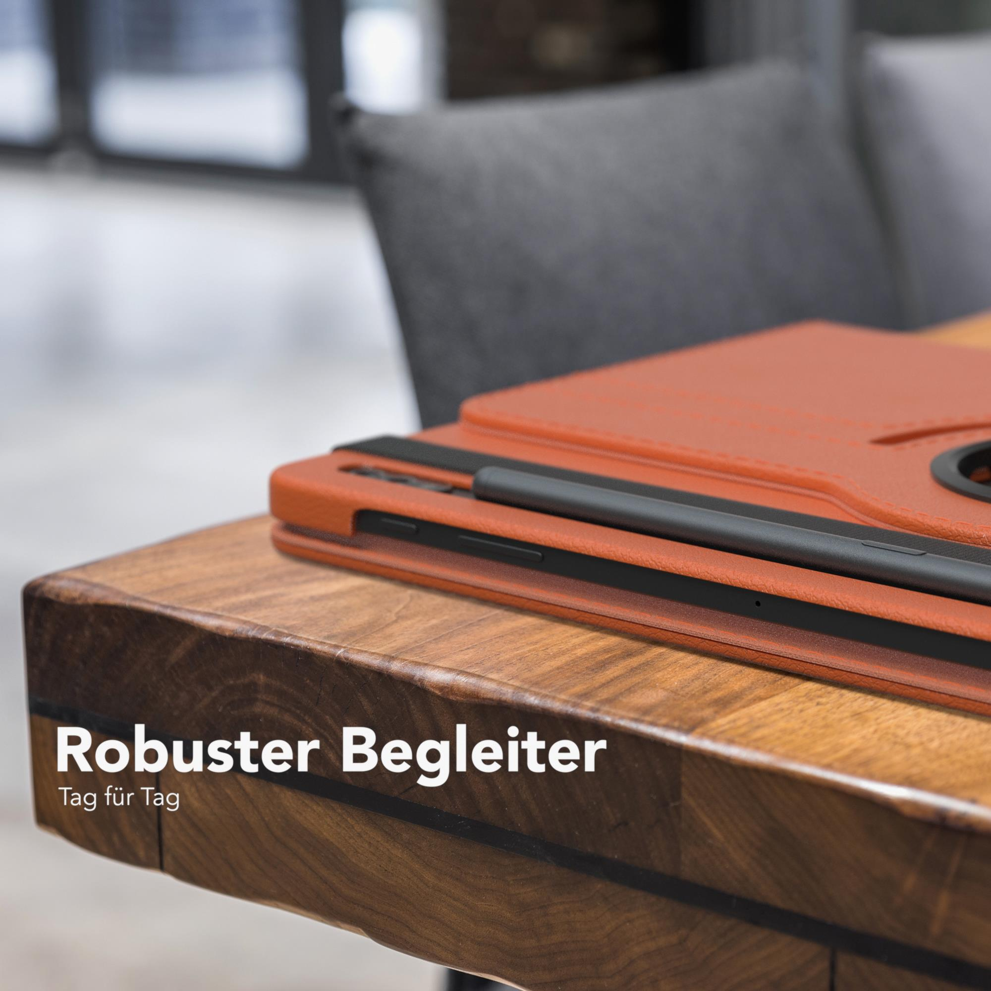 Tablet auf einem Holztisch, mit orangefarbener Hülle und schwarzem Stift. Text: Robuster Begleiter, Tag für Tag.