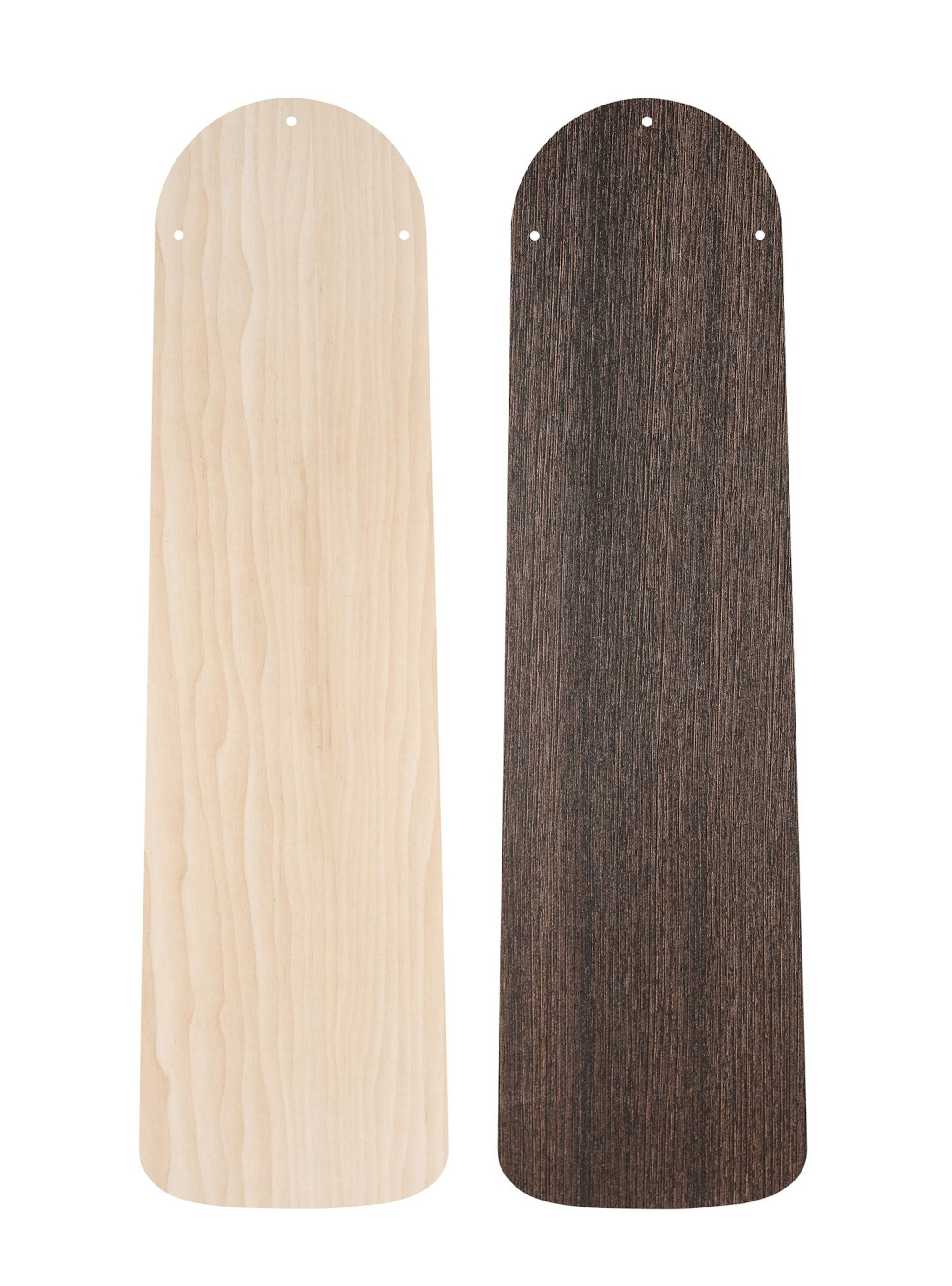 Due pale di ventola in legno. Una chiara, una scura. Entrambe hanno la parte superiore arrotondata e fori.