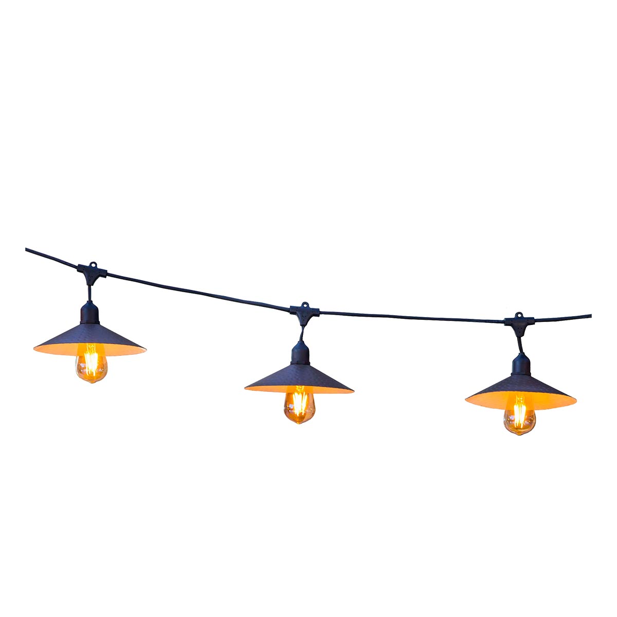 Drei schwarze Outdoor-Lichterketten. Jedes Licht hat einen Lampenschirm und eine brennende Glühbirne.