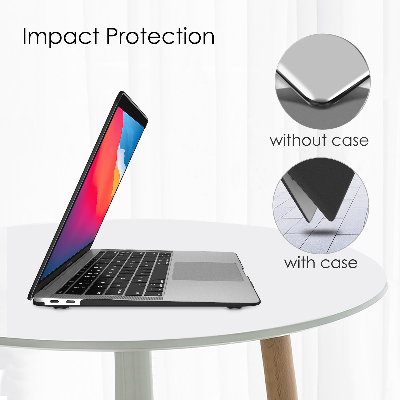 Laptop mit Hülle auf weißem Tisch. Vergleich: mit und ohne Hülle.