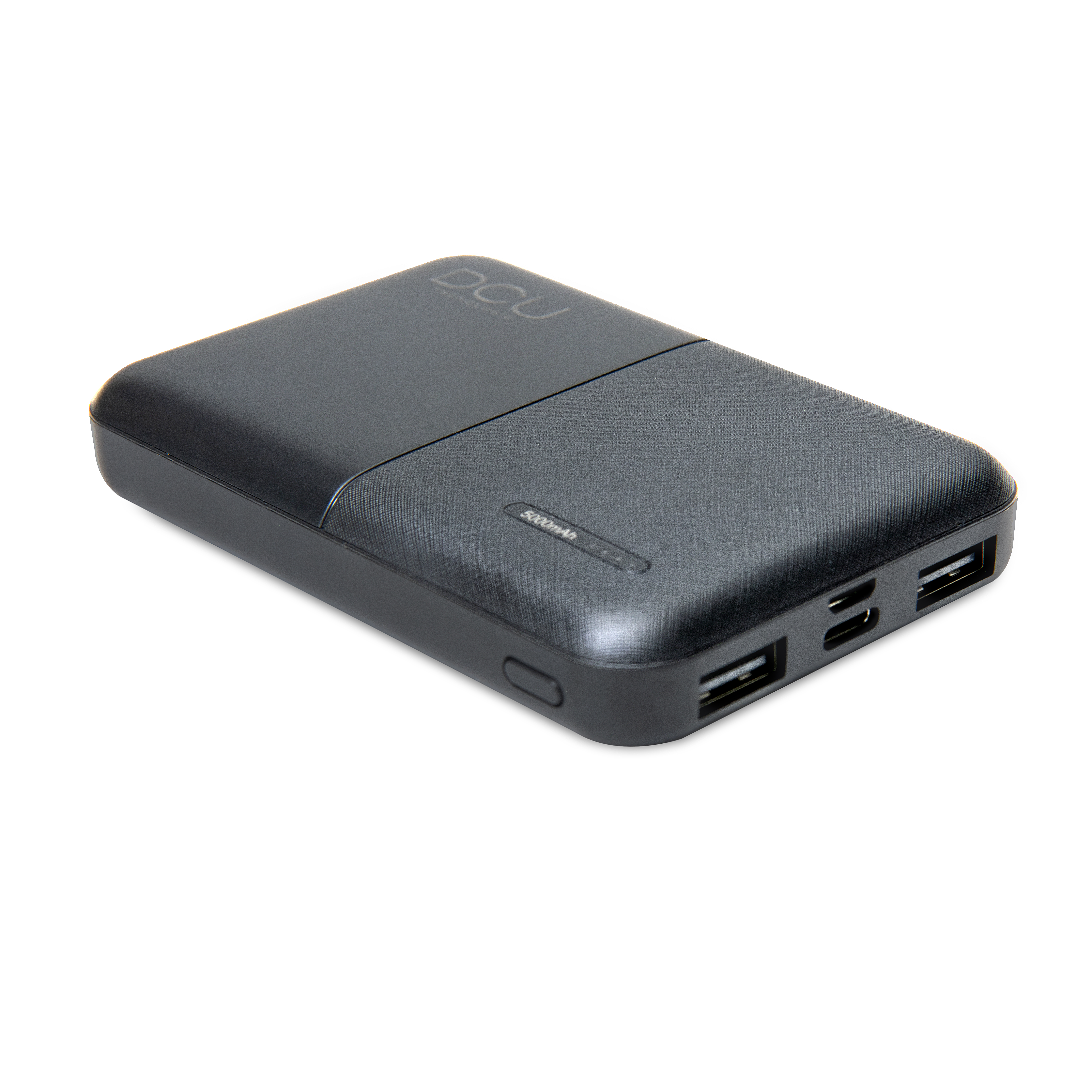 Power bank nero con superficie strutturata e porte USB, isolato su bianco.