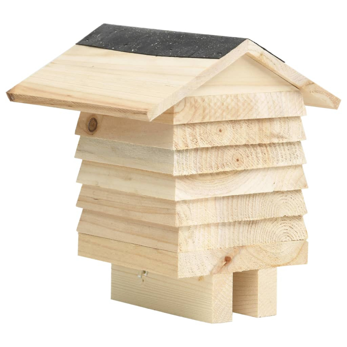 Ein hölzernes Insektenhaus mit mehreren horizontalen Holzschichten und einem schwarzen Dach.