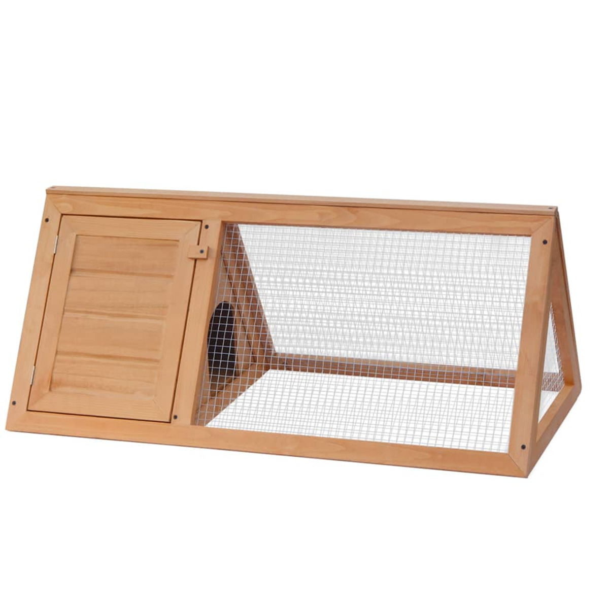 Kaninchenstall aus Holz mit Gittern an den Seiten und Tür, vor weißem Hintergrund.