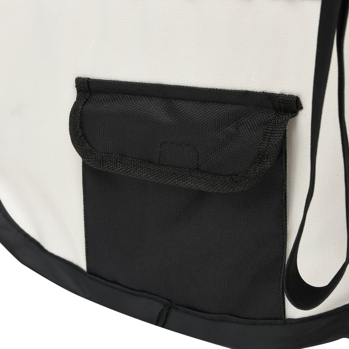 Nahaufnahme einer weißen Tasche mit einer schwarzen Außentasche.