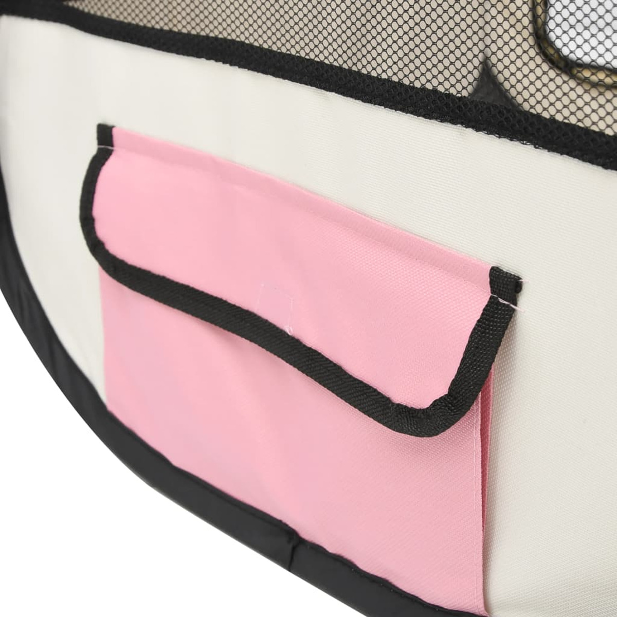 Ecke des Haustiergeheges. Rosa Tasche mit schwarzem Besatz auf cremefarbenem Stoff.