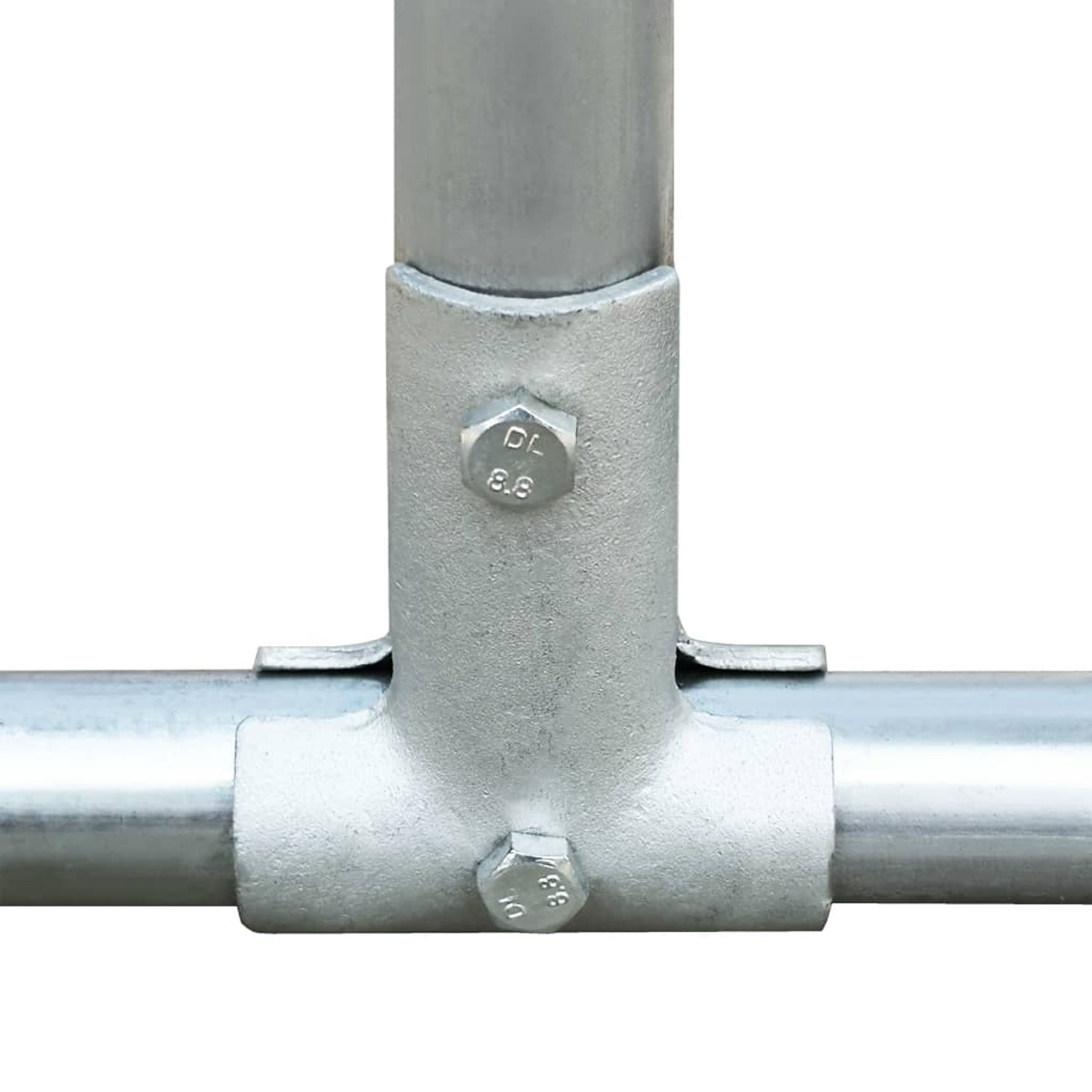 Metallrohrverbindung mit Schrauben, die zwei Rohre in T-Form verbinden.