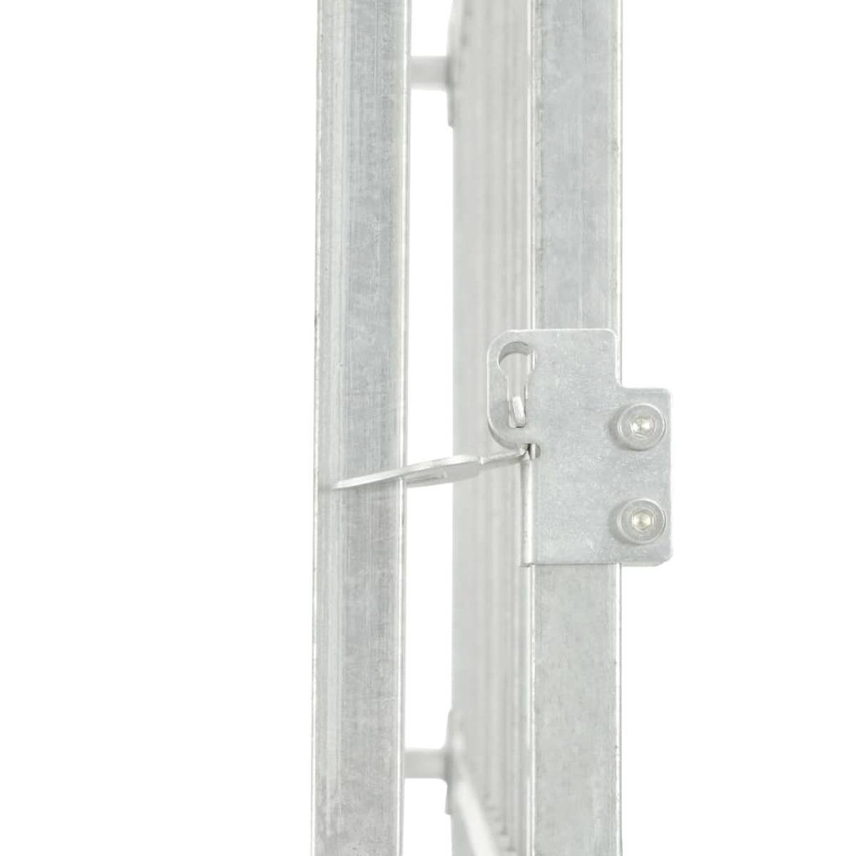 Detail des Metallzaunverschlusses. Nahaufnahme des Verschlussmechanismus, zeigt seine Struktur und Funktion.