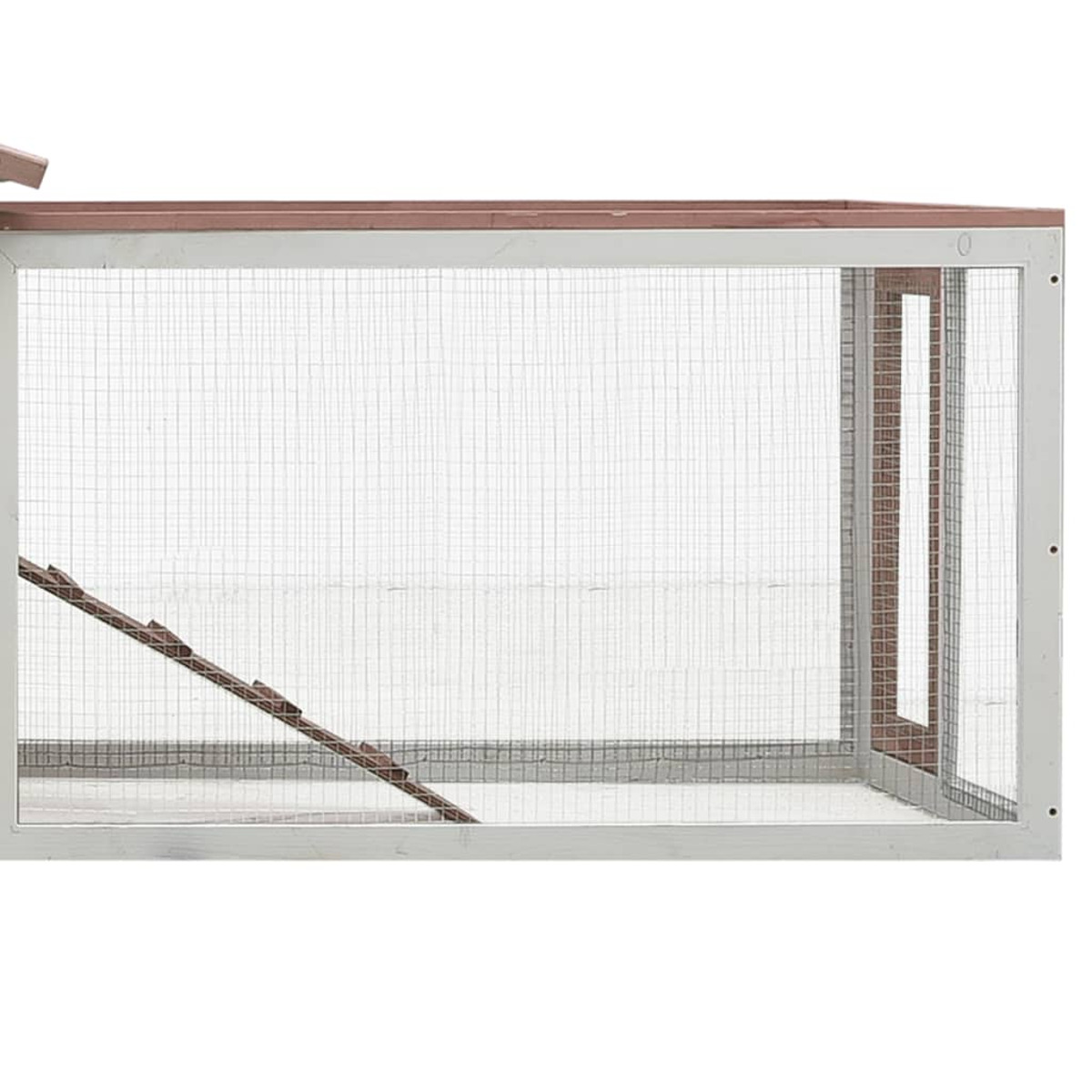 Kaninchenstall aus Holz mit Drahtgitterfront und Rampe.