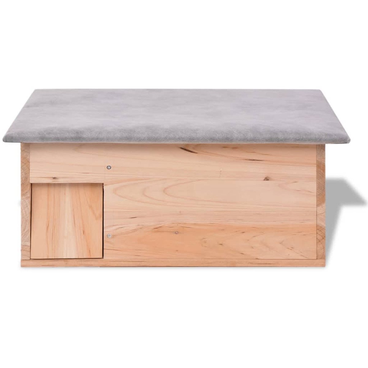 Ein hölzerner Nistkasten mit grauem Dach, auf weißem Hintergrund.