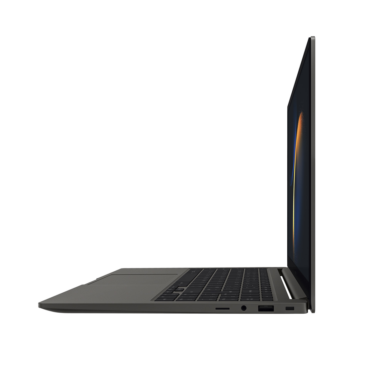 Una vista lateral de una computadora portátil gris con teclado negro, abierta.