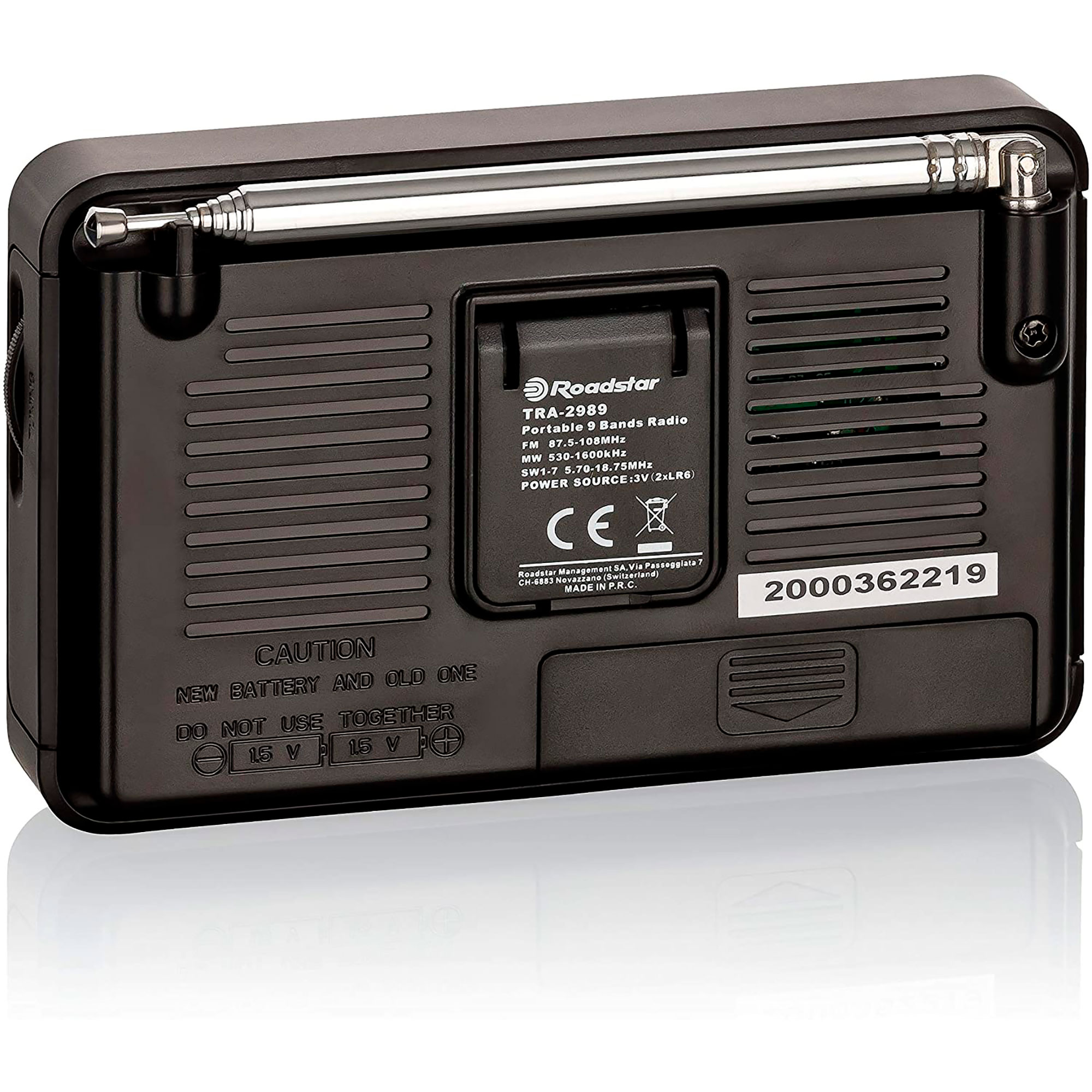 Tył czarnego przenośnego radia z chowaną anteną i etykietą ze specyfikacjami.