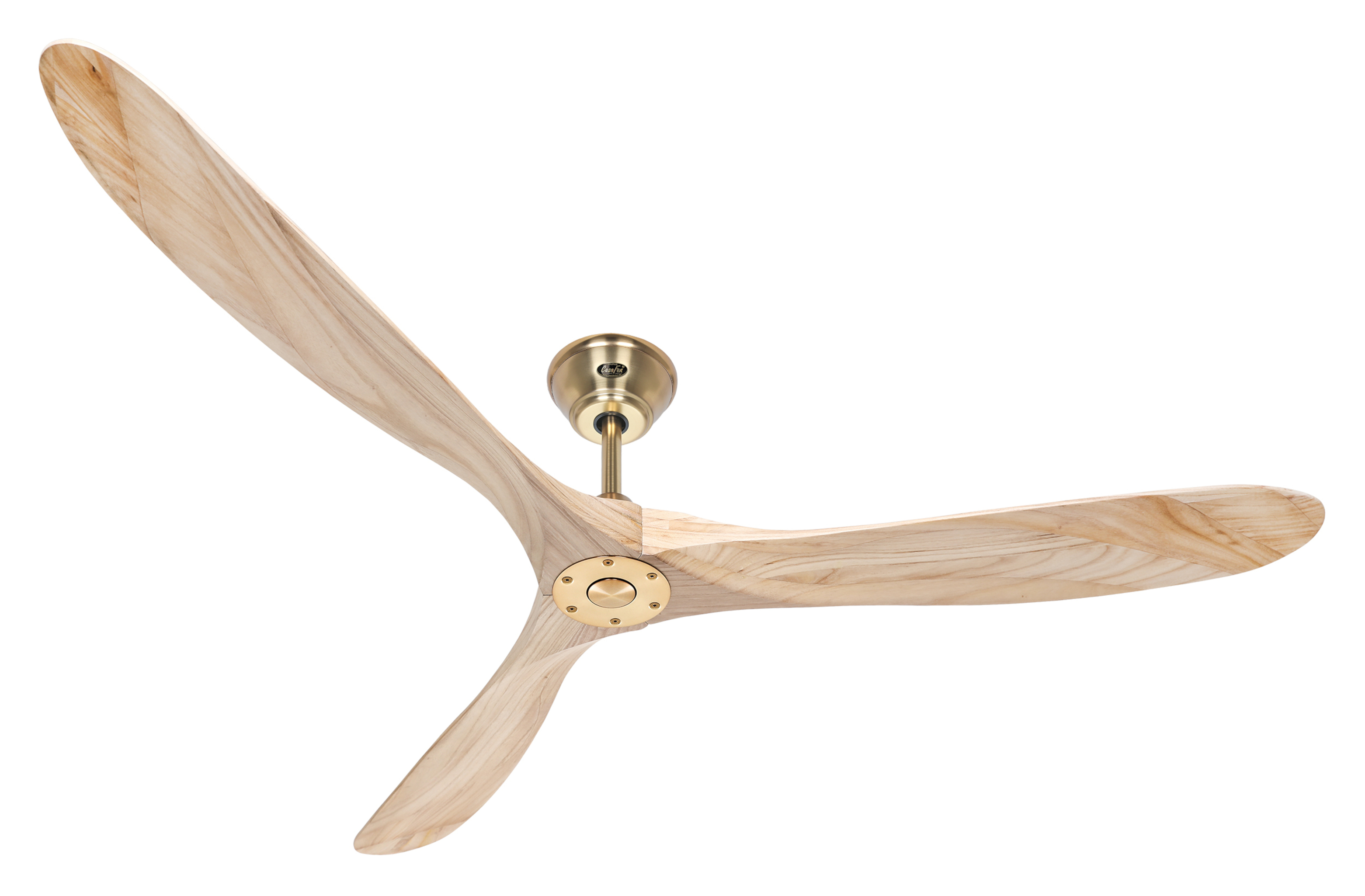 Un ventilatore a soffitto a tre pale, color legno chiaro. Ha un alloggiamento motore color ottone.