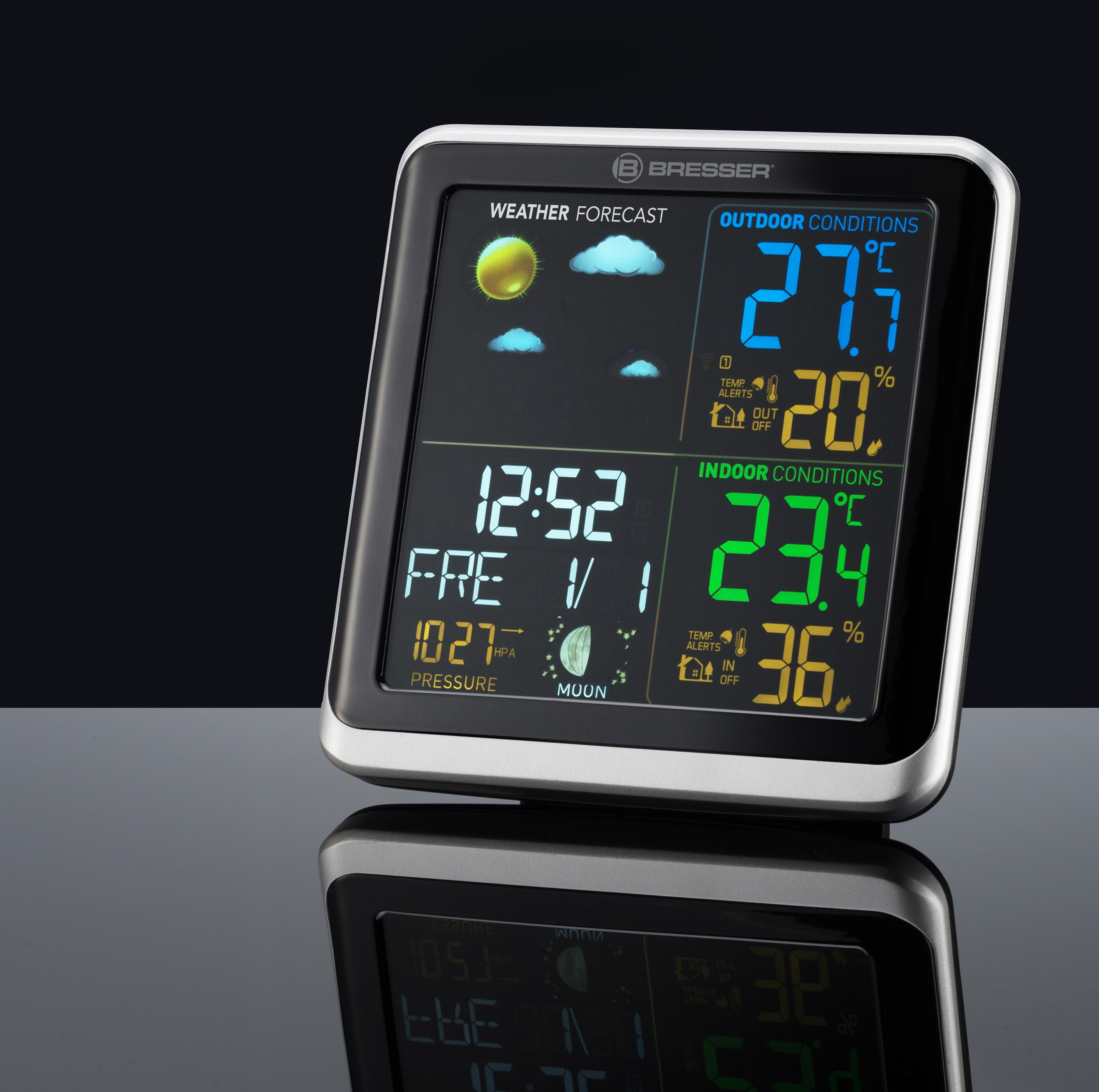 Wetterstation mit Außen- und Innenbedingungen, schwarzem Rahmen und reflektierender Oberfläche.