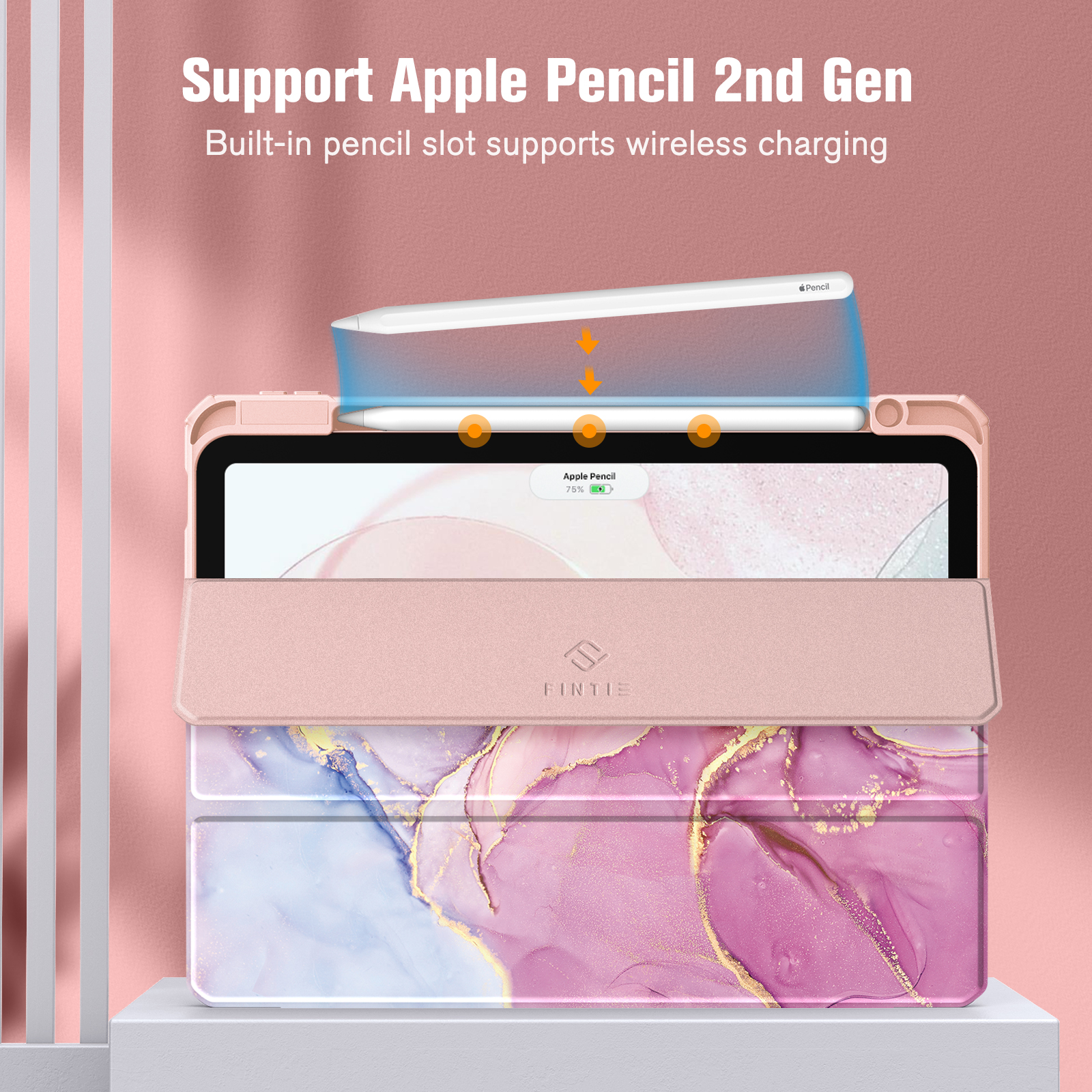 Rosa Tablethülle mit eingebautem Stiftschlitz und Apple Pencil, auf hellrosa Hintergrund.