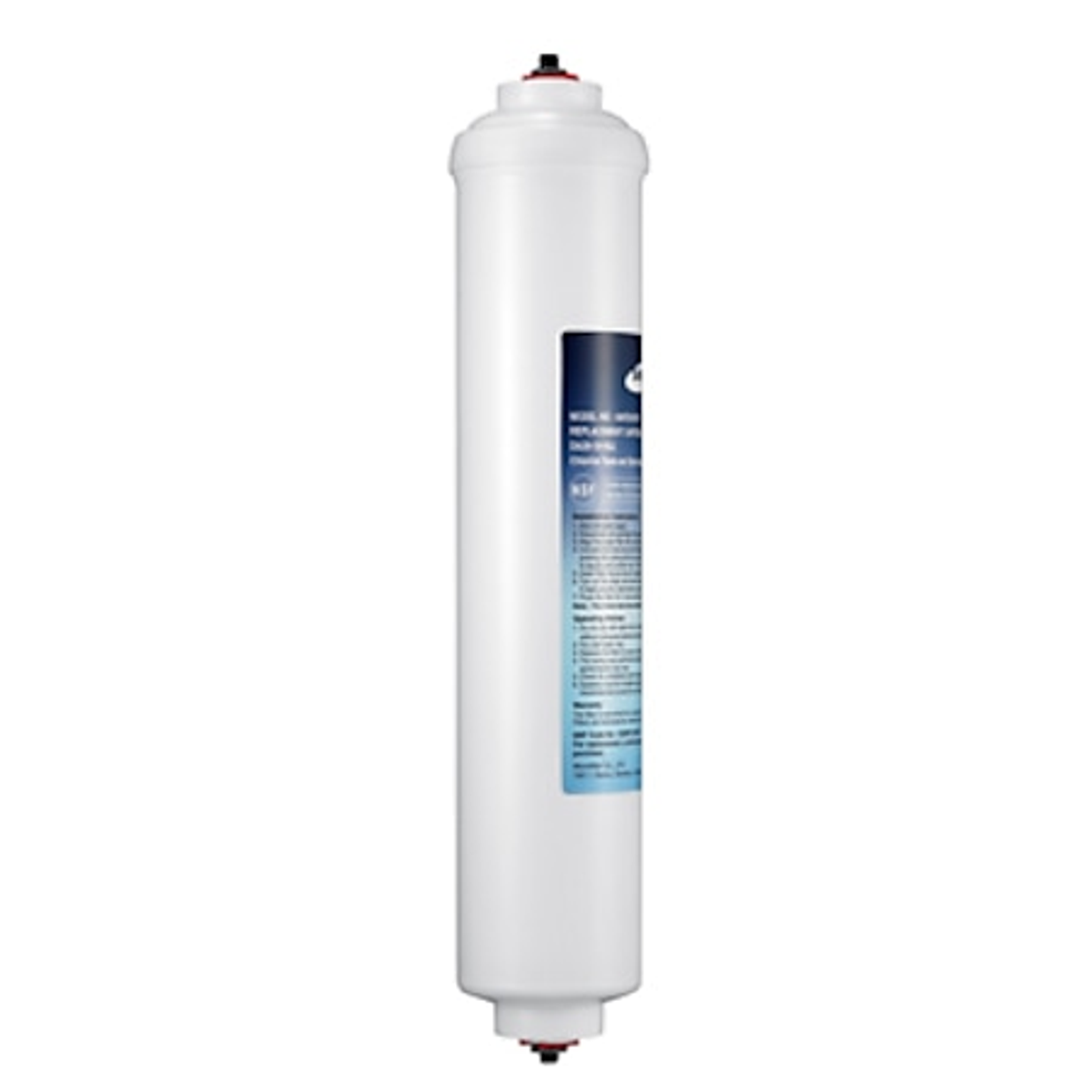 Weißer zylindrischer Wasserfilter mit blau-weißem Etikett. Der Filter steht auf weißem Hintergrund.