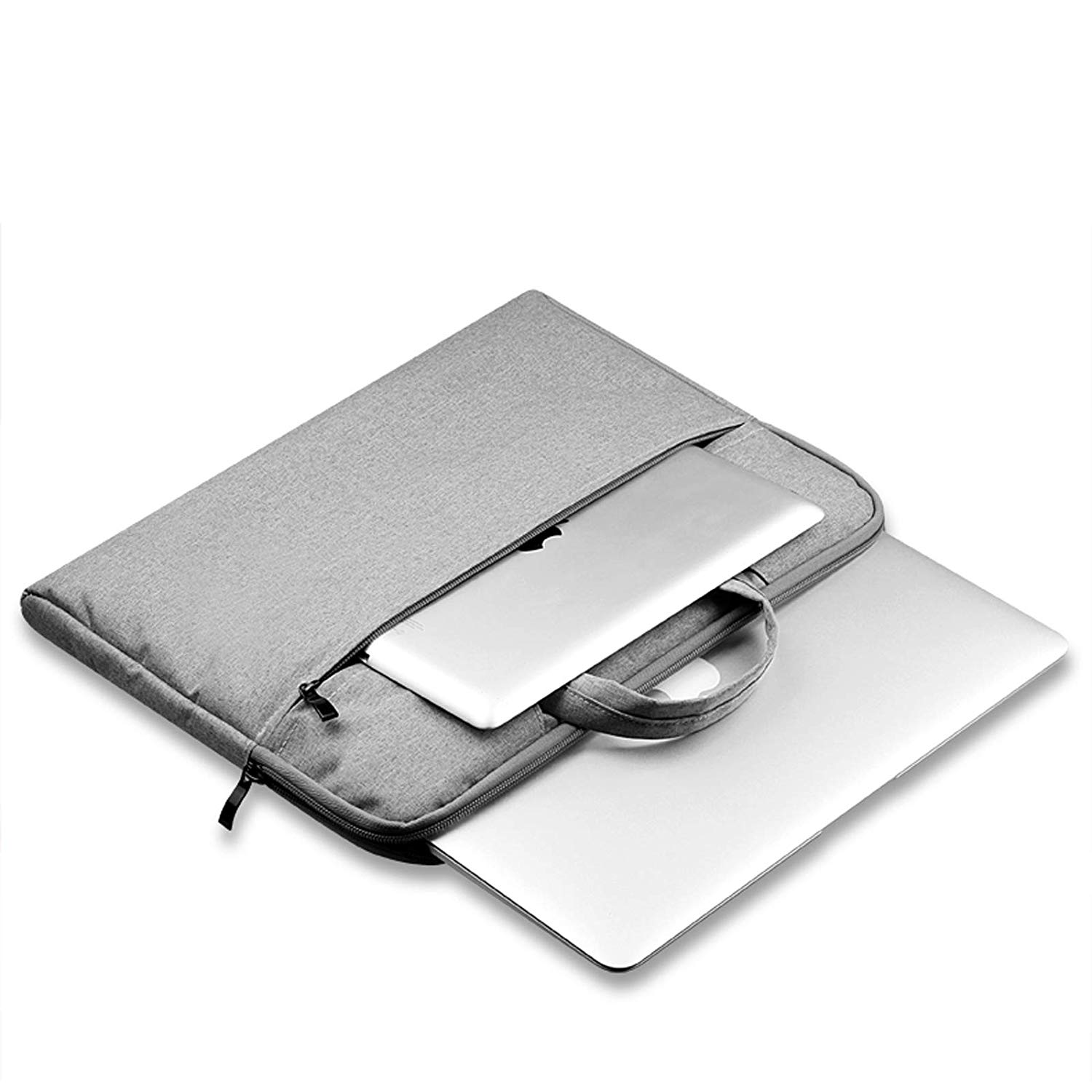 Ein Laptop in einer grauen Hülle. Der Laptop ist silberfarben, die Hülle hat einen Griff.