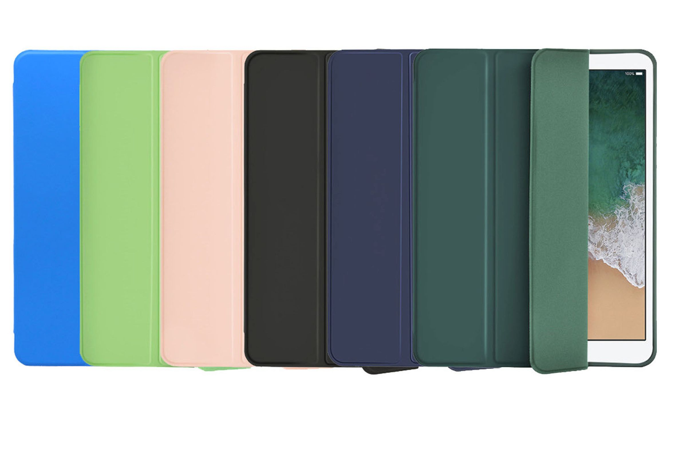 Reihe bunter Tablethüllen: blau, grün, rosa, schwarz, marineblau, dunkelgrün und hellgrün, auf Weiß.