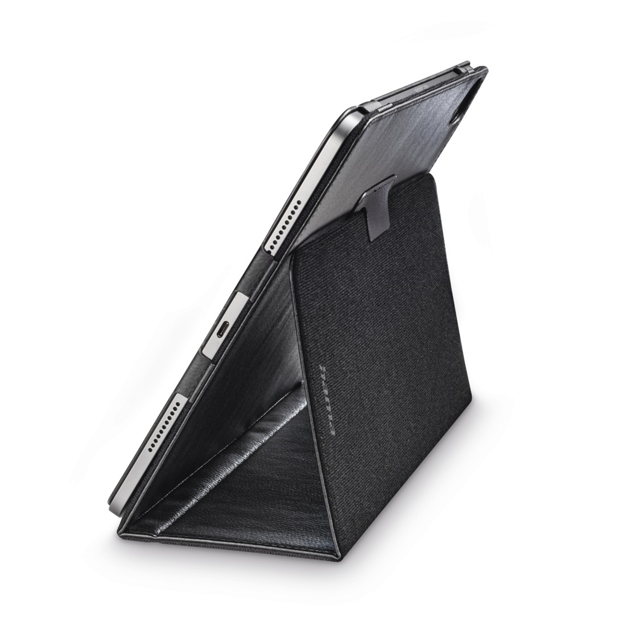 Ein schwarzes Tablet in einem schwarzen Gehäuse, nach oben abgewinkelt, vor weißem Hintergrund.