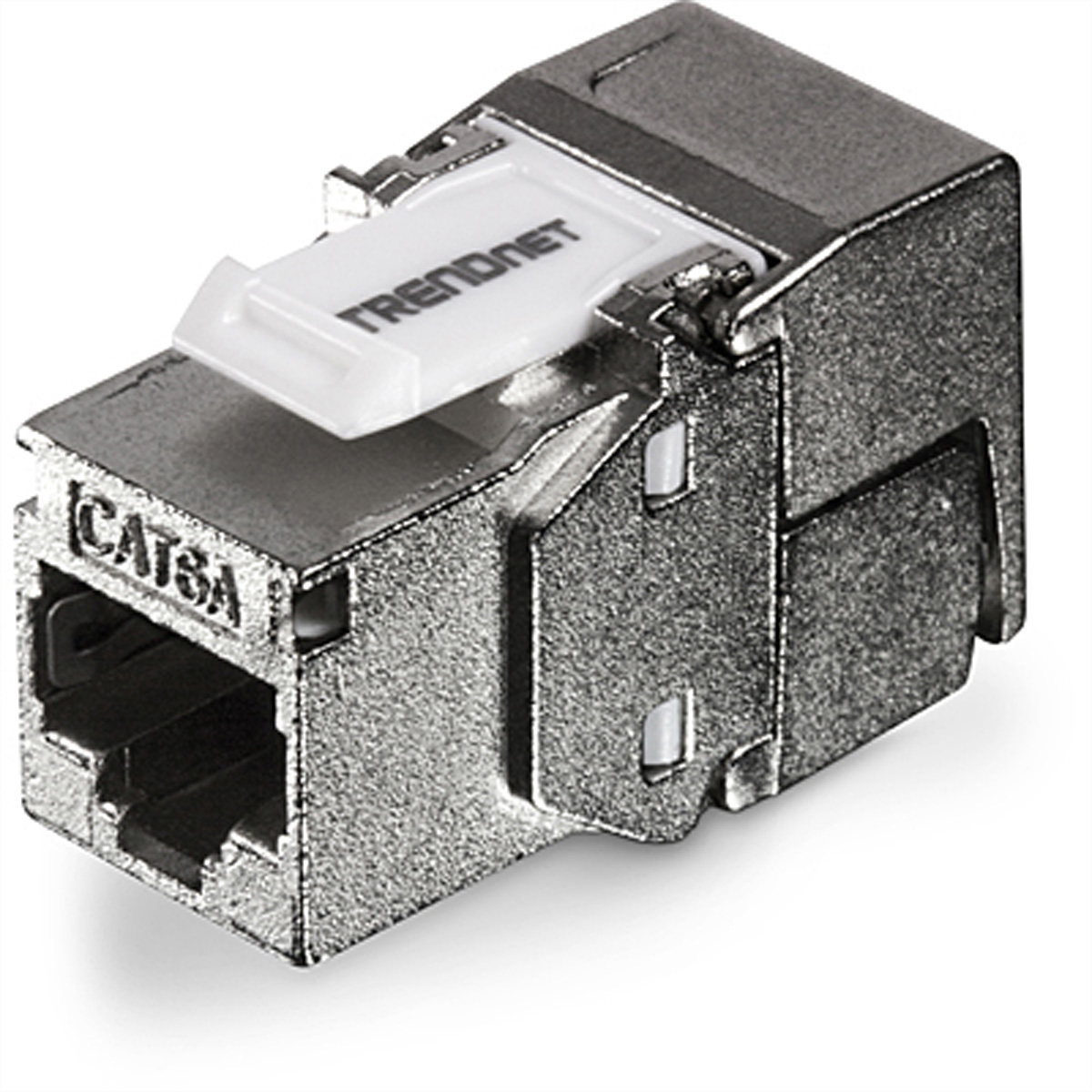 Silberner TRENDnet CAT5e-Stecker. Weißer Kunststoffclip. Nahaufnahme auf weißem Hintergrund.