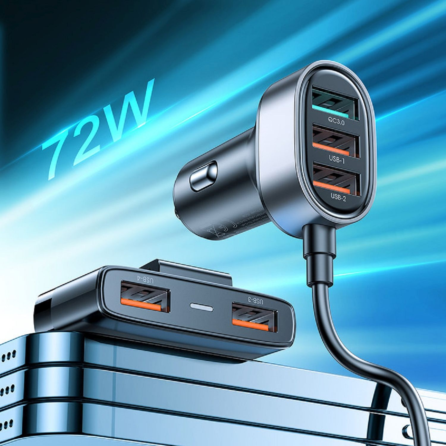 Autoladegerät mit USB-Anschlüssen und schwarzem Kabel. Das Ladegerät ist silber und schwarz.