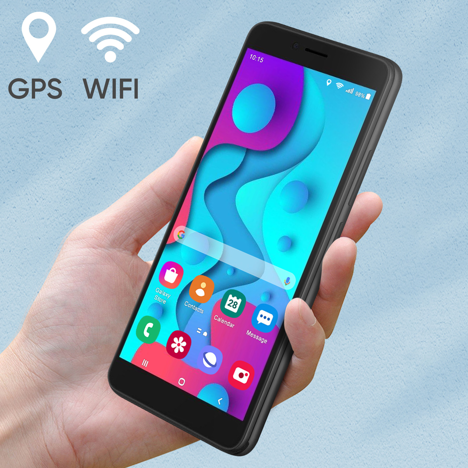 Eine Hand, die ein Smartphone mit GPS- und WIFI-Symbolen hält. Der Bildschirm zeigt eine farbenfrohe App-Oberfläche.