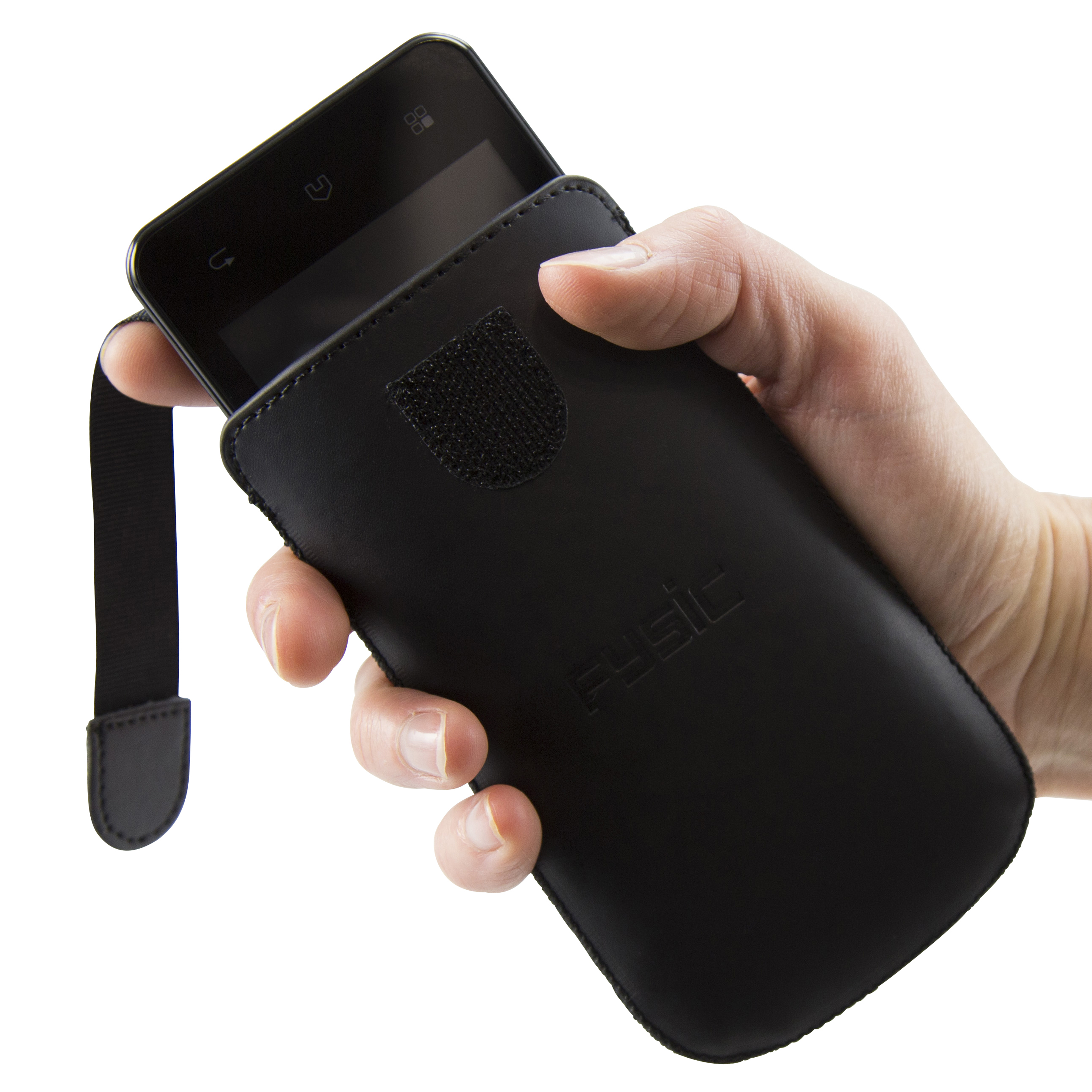 Schwarzes Telefon in einer schwarzen Hülle, gehalten von einer Hand.