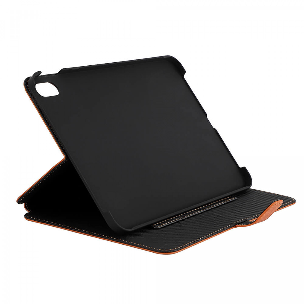 Geöffnete schwarze Tablet-Hülle, Tablet sichtbar, orangefarbener Rand, schwarze Basis.